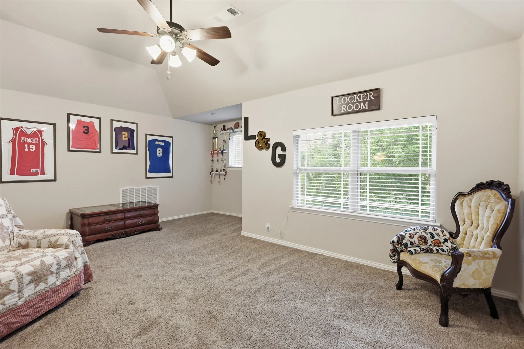 Single Family Residence For Sale in Johnson County , 1385 Litchfield Lane, Burleson, Texas 76028, 4 Bedroom, 3 Bathroom, 3 Garage spaces, 2,791 Sqft, built in 2016, mls#21277472, Real Estate Agent in Burleson, Homes For Sale in Johnson county, Homes For Sale in Burleson, Realtor in Burleson Texas, Real Estate Brokerage Independent Realty Texas, Luminita Cordes Realtor