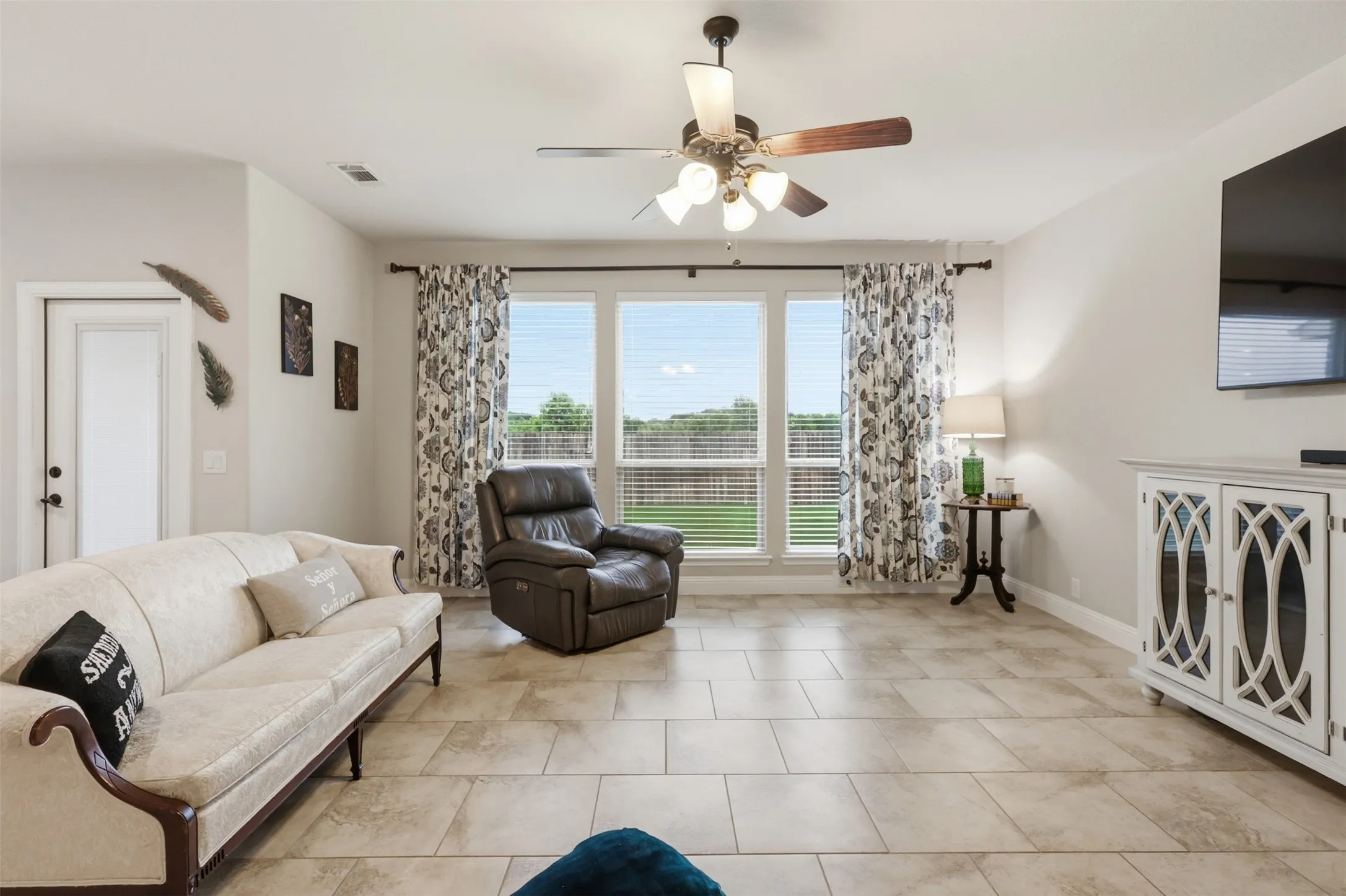 Single Family Residence For Sale in Johnson County , 1385 Litchfield Lane, Burleson, Texas 76028, 4 Bedroom, 3 Bathroom, 3 Garage spaces, 2,791 Sqft, built in 2016, mls#21277472, Real Estate Agent in Burleson, Homes For Sale in Johnson county, Homes For Sale in Burleson, Realtor in Burleson Texas, Real Estate Brokerage Independent Realty Texas, Luminita Cordes Realtor