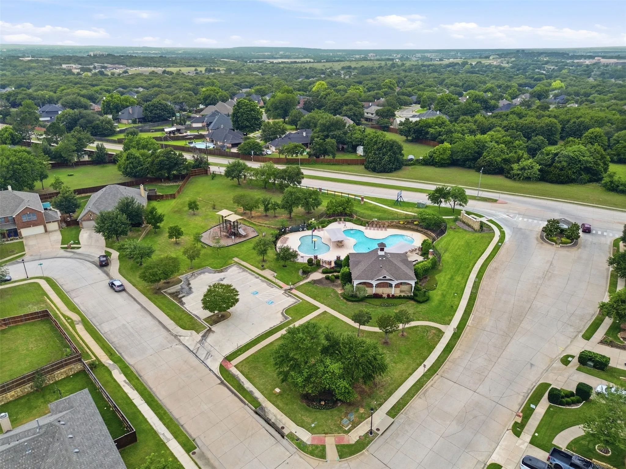 Single Family Residence For Sale in Johnson County , 1385 Litchfield Lane, Burleson, Texas 76028, 4 Bedroom, 3 Bathroom, 3 Garage spaces, 2,791 Sqft, built in 2016, mls#21277472, Real Estate Agent in Burleson, Homes For Sale in Johnson county, Homes For Sale in Burleson, Realtor in Burleson Texas, Real Estate Brokerage Independent Realty Texas, Luminita Cordes Realtor