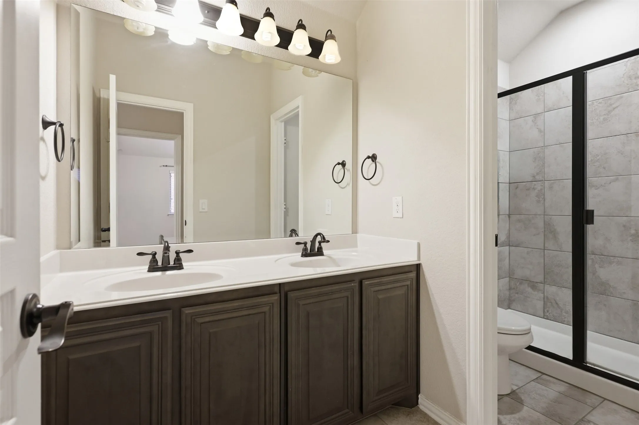 Single Family Residence For Sale in Johnson County , 1385 Litchfield Lane, Burleson, Texas 76028, 4 Bedroom, 3 Bathroom, 3 Garage spaces, 2,791 Sqft, built in 2016, mls#21277472, Real Estate Agent in Burleson, Homes For Sale in Johnson county, Homes For Sale in Burleson, Realtor in Burleson Texas, Real Estate Brokerage Independent Realty Texas, Luminita Cordes Realtor