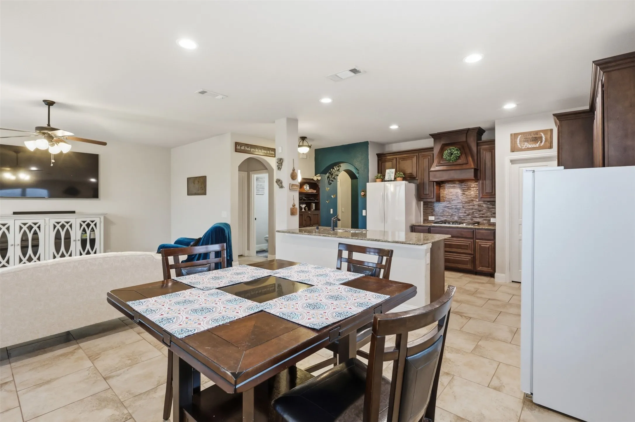 Single Family Residence For Sale in Johnson County , 1385 Litchfield Lane, Burleson, Texas 76028, 4 Bedroom, 3 Bathroom, 3 Garage spaces, 2,791 Sqft, built in 2016, mls#21277472, Real Estate Agent in Burleson, Homes For Sale in Johnson county, Homes For Sale in Burleson, Realtor in Burleson Texas, Real Estate Brokerage Independent Realty Texas, Luminita Cordes Realtor