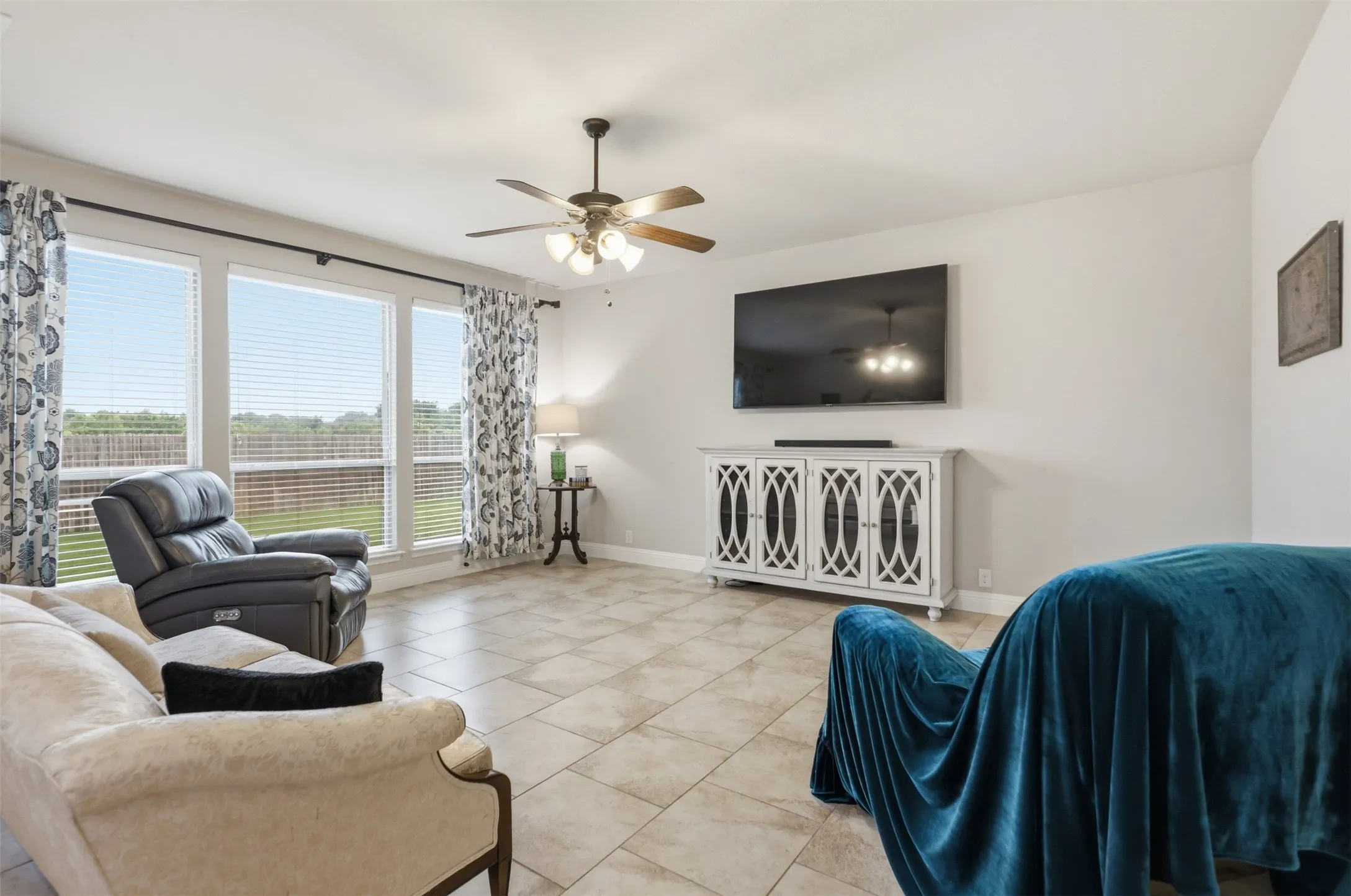 Single Family Residence For Sale in Johnson County , 1385 Litchfield Lane, Burleson, Texas 76028, 4 Bedroom, 3 Bathroom, 3 Garage spaces, 2,791 Sqft, built in 2016, mls#21277472, Real Estate Agent in Burleson, Homes For Sale in Johnson county, Homes For Sale in Burleson, Realtor in Burleson Texas, Real Estate Brokerage Independent Realty Texas, Luminita Cordes Realtor
