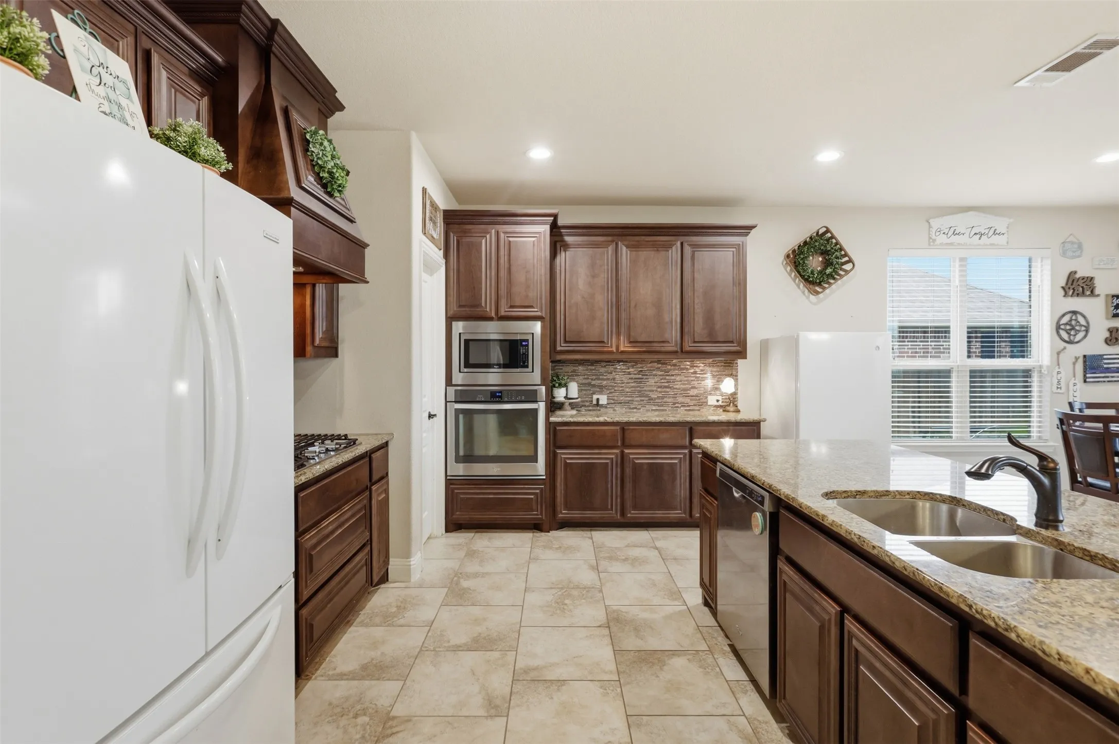 Single Family Residence For Sale in Johnson County , 1385 Litchfield Lane, Burleson, Texas 76028, 4 Bedroom, 3 Bathroom, 3 Garage spaces, 2,791 Sqft, built in 2016, mls#21277472, Real Estate Agent in Burleson, Homes For Sale in Johnson county, Homes For Sale in Burleson, Realtor in Burleson Texas, Real Estate Brokerage Independent Realty Texas, Luminita Cordes Realtor