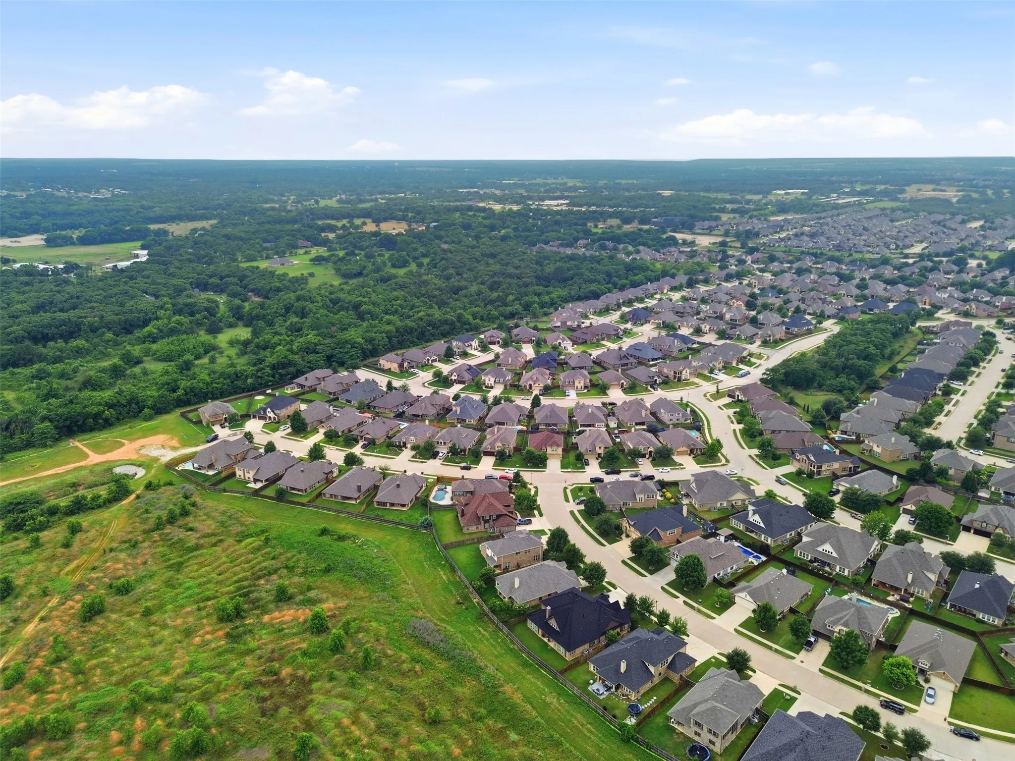 Single Family Residence For Sale in Johnson County , 1385 Litchfield Lane, Burleson, Texas 76028, 4 Bedroom, 3 Bathroom, 3 Garage spaces, 2,791 Sqft, built in 2016, mls#21277472, Real Estate Agent in Burleson, Homes For Sale in Johnson county, Homes For Sale in Burleson, Realtor in Burleson Texas, Real Estate Brokerage Independent Realty Texas, Luminita Cordes Realtor