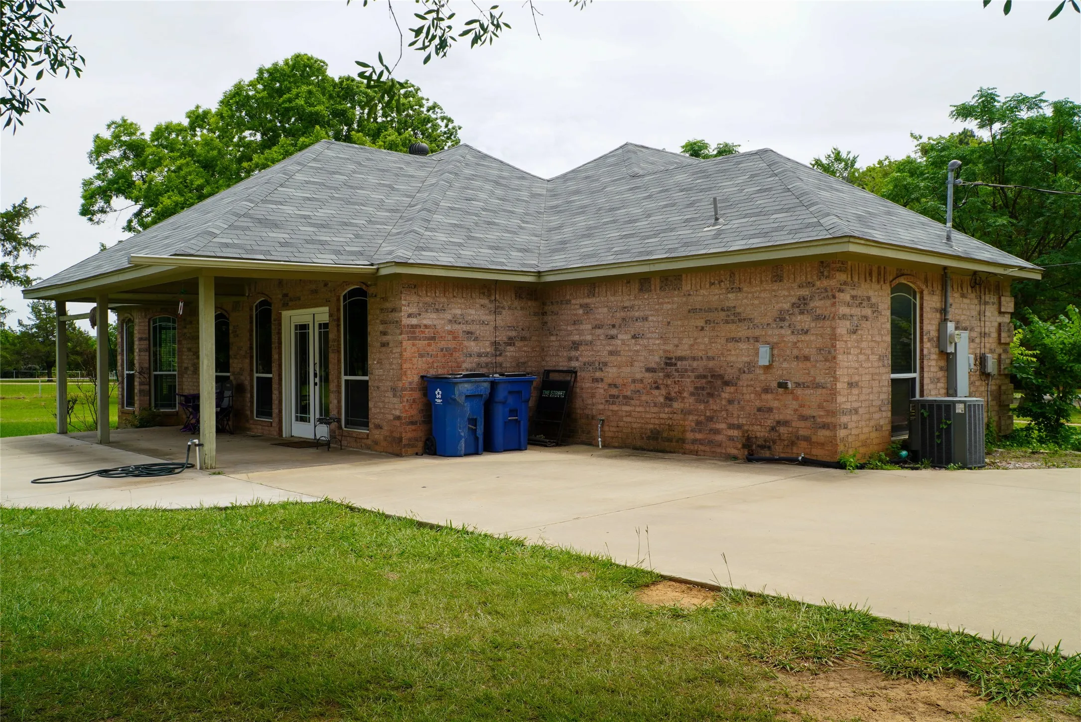 Single Family Residence For Sale in Johnson County , 404 E Oakdale Street, Keene, Texas 76059, 3 Bedrooms, 2 Bathrooms, Garage spaces, 1,514 Sqft, built in 2004, Price $360,000, mls#21279678, Real Estate Agent in Keene, Homes For Sale in Johnson county, Homes For Sale in Keene, Realtor in Keene Texas, Real Estate Brokerage Independent Realty Texas, Luminita Cordes Realtor