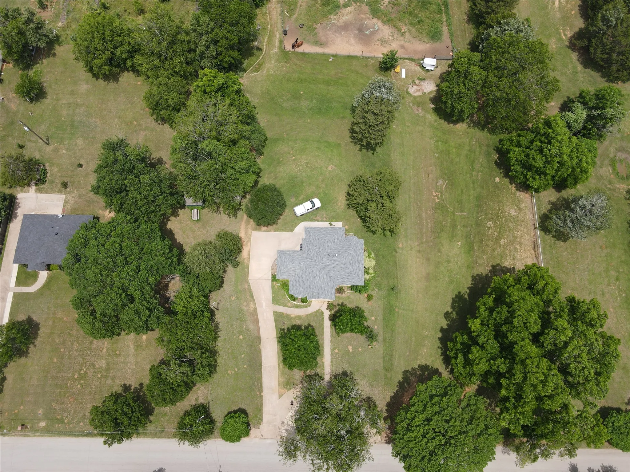Single Family Residence For Sale in Johnson County , 404 E Oakdale Street, Keene, Texas 76059, 3 Bedrooms, 2 Bathrooms, Garage spaces, 1,514 Sqft, built in 2004, Price $360,000, mls#21279678, Real Estate Agent in Keene, Homes For Sale in Johnson county, Homes For Sale in Keene, Realtor in Keene Texas, Real Estate Brokerage Independent Realty Texas, Luminita Cordes Realtor