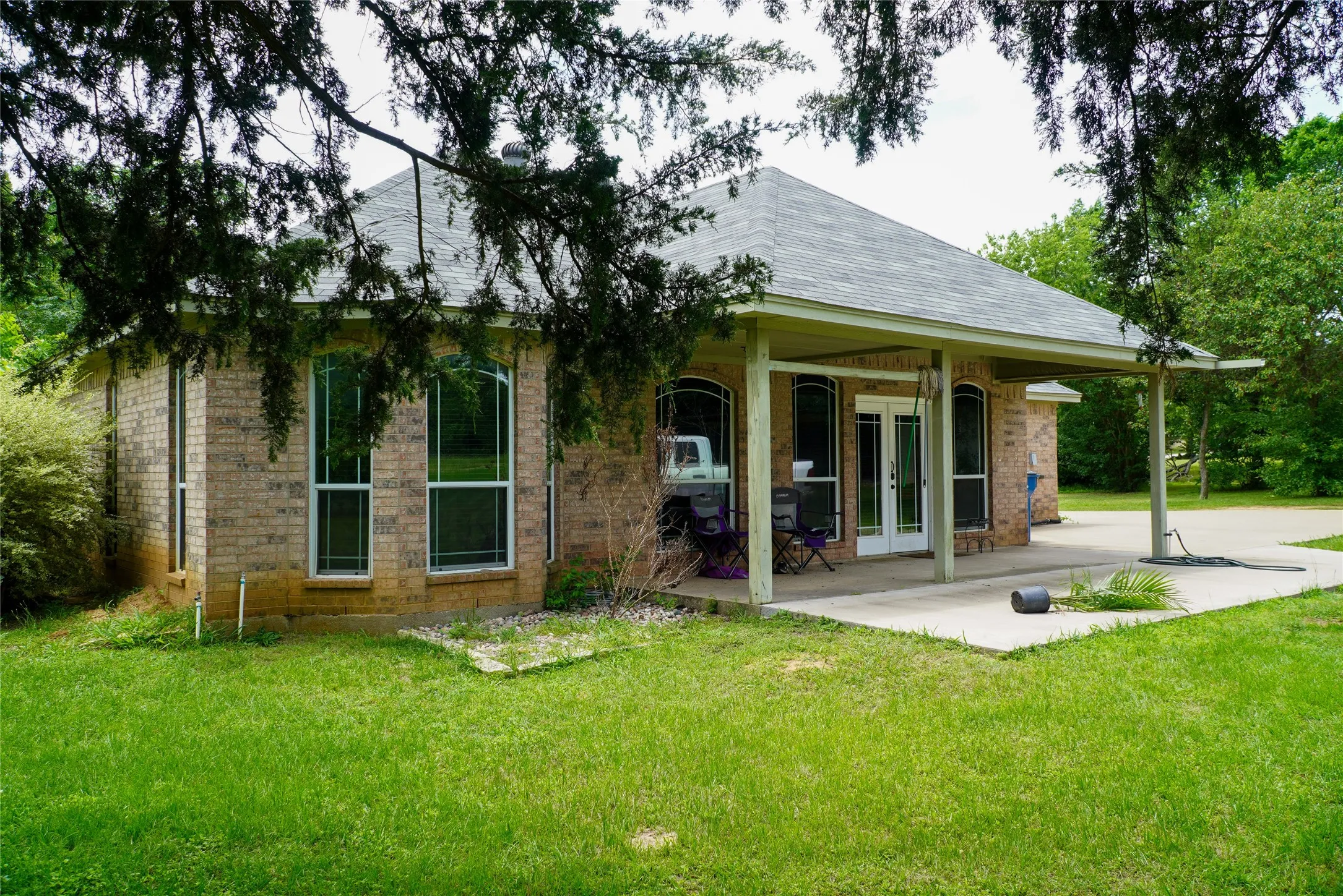Single Family Residence For Sale in Johnson County , 404 E Oakdale Street, Keene, Texas 76059, 3 Bedrooms, 2 Bathrooms, Garage spaces, 1,514 Sqft, built in 2004, Price $360,000, mls#21279678, Real Estate Agent in Keene, Homes For Sale in Johnson county, Homes For Sale in Keene, Realtor in Keene Texas, Real Estate Brokerage Independent Realty Texas, Luminita Cordes Realtor