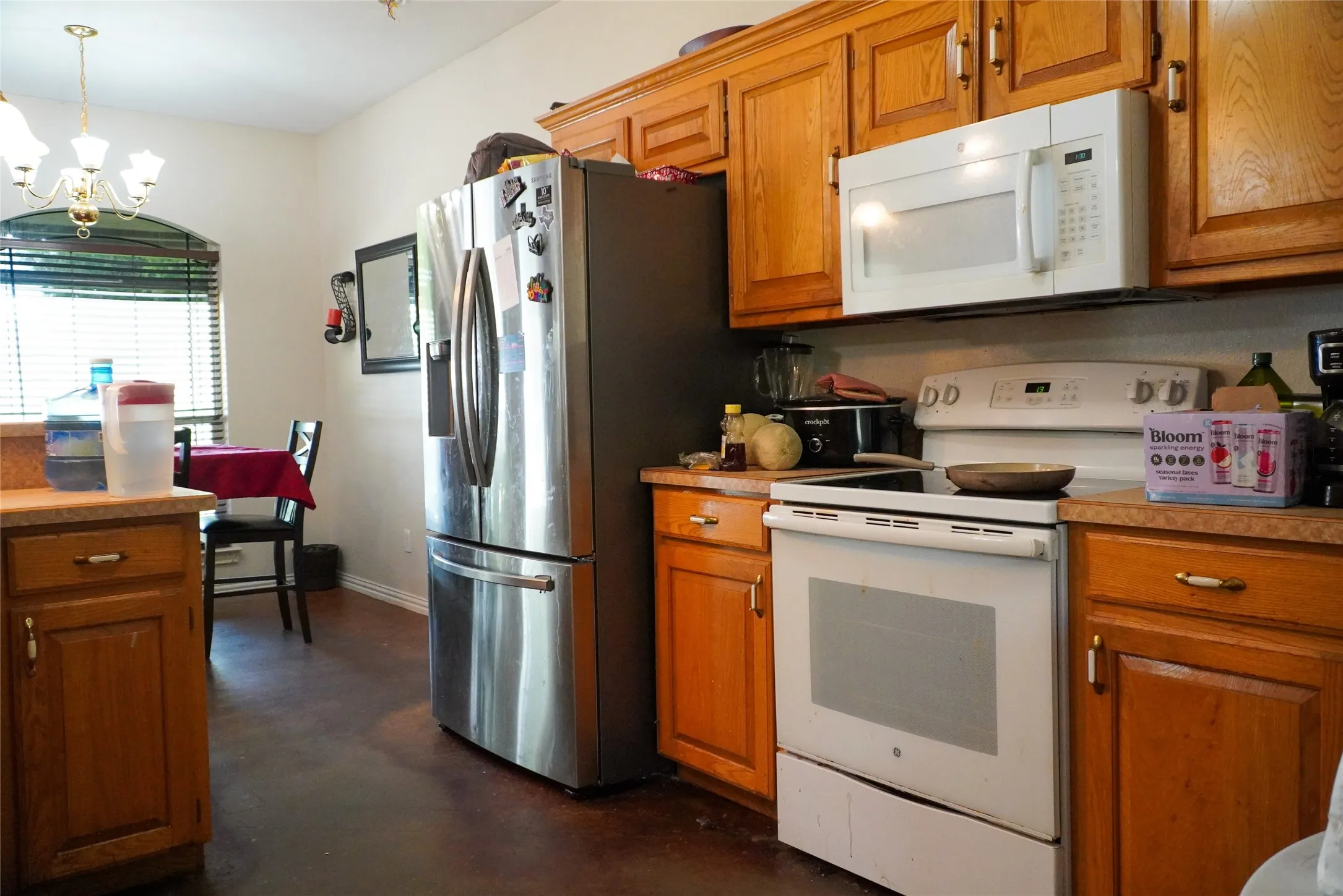 Single Family Residence For Sale in Johnson County , 404 E Oakdale Street, Keene, Texas 76059, 3 Bedrooms, 2 Bathrooms, Garage spaces, 1,514 Sqft, built in 2004, Price $360,000, mls#21279678, Real Estate Agent in Keene, Homes For Sale in Johnson county, Homes For Sale in Keene, Realtor in Keene Texas, Real Estate Brokerage Independent Realty Texas, Luminita Cordes Realtor