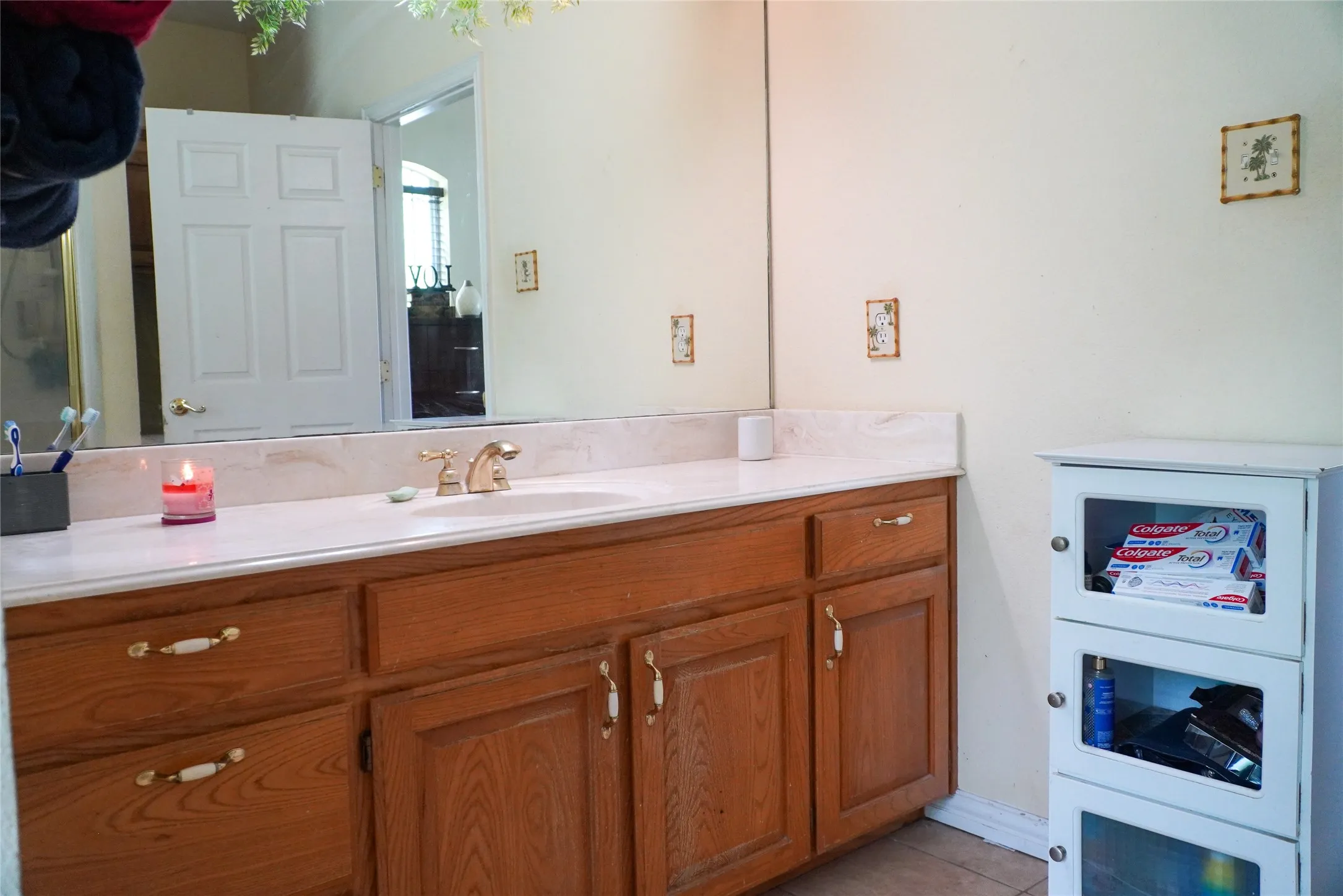 Single Family Residence For Sale in Johnson County , 404 E Oakdale Street, Keene, Texas 76059, 3 Bedrooms, 2 Bathrooms, Garage spaces, 1,514 Sqft, built in 2004, Price $360,000, mls#21279678, Real Estate Agent in Keene, Homes For Sale in Johnson county, Homes For Sale in Keene, Realtor in Keene Texas, Real Estate Brokerage Independent Realty Texas, Luminita Cordes Realtor