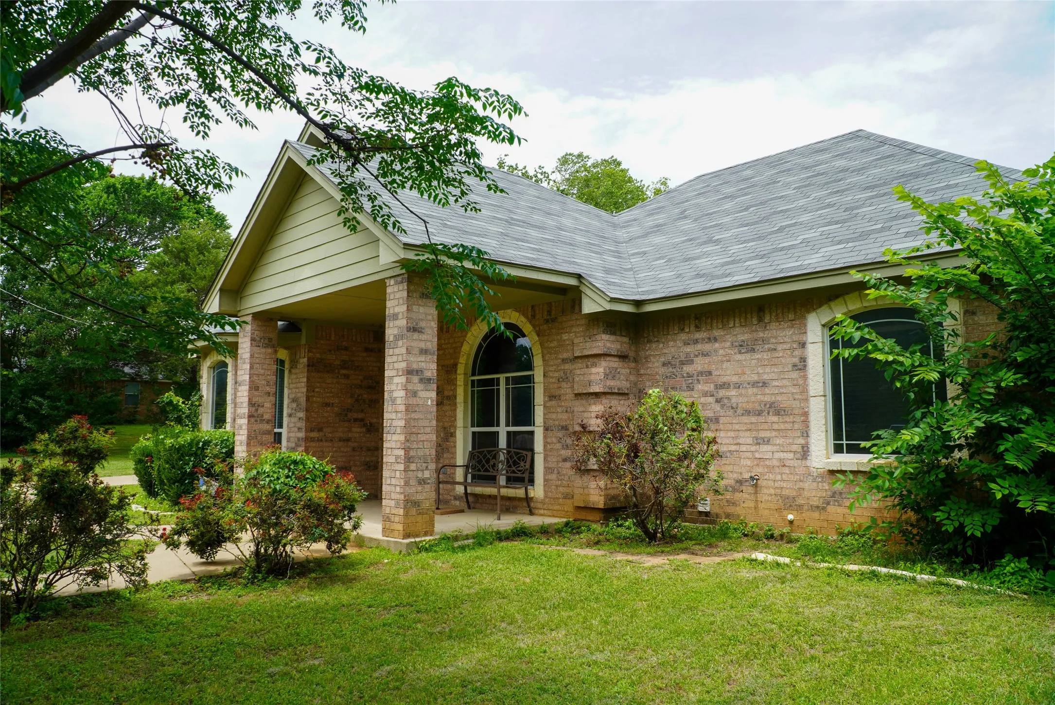 Single Family Residence For Sale in Johnson County , 404 E Oakdale Street, Keene, Texas 76059, 3 Bedrooms, 2 Bathrooms, Garage spaces, 1,514 Sqft, built in 2004, Price $360,000, mls#21279678, Real Estate Agent in Keene, Homes For Sale in Johnson county, Homes For Sale in Keene, Realtor in Keene Texas, Real Estate Brokerage Independent Realty Texas, Luminita Cordes Realtor