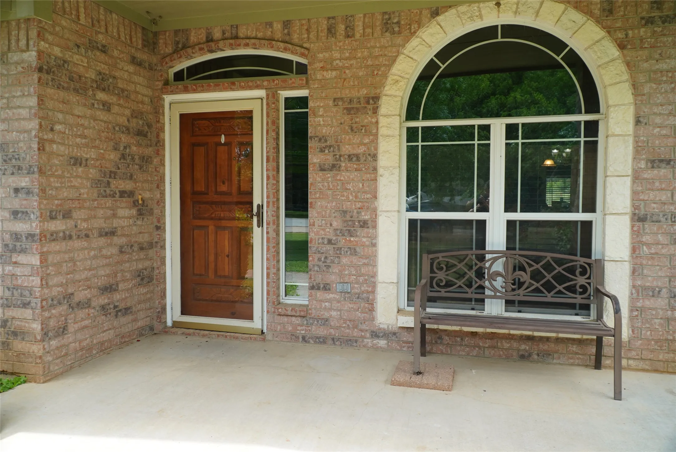 Single Family Residence For Sale in Johnson County , 404 E Oakdale Street, Keene, Texas 76059, 3 Bedrooms, 2 Bathrooms, Garage spaces, 1,514 Sqft, built in 2004, Price $360,000, mls#21279678, Real Estate Agent in Keene, Homes For Sale in Johnson county, Homes For Sale in Keene, Realtor in Keene Texas, Real Estate Brokerage Independent Realty Texas, Luminita Cordes Realtor