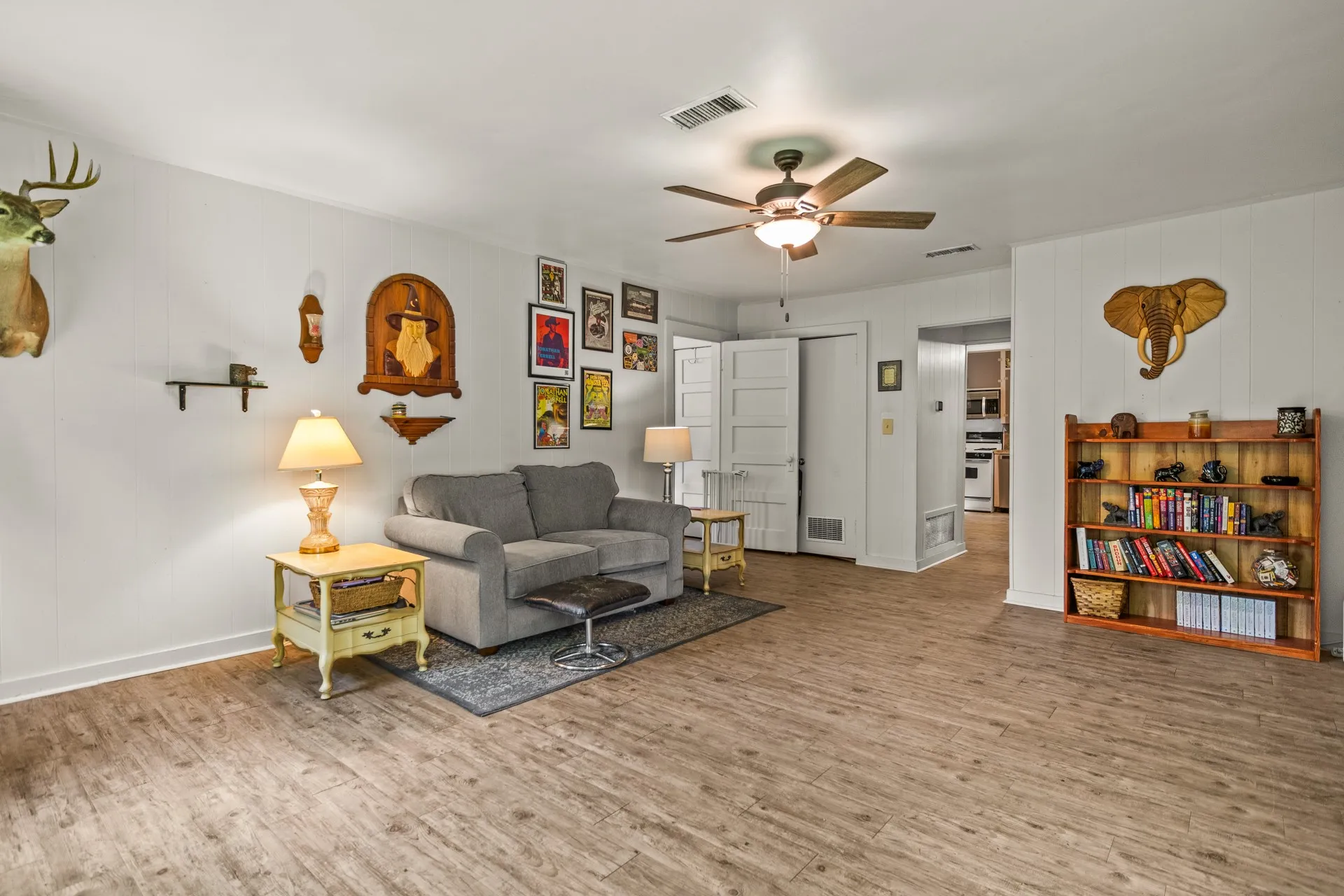 Single Family Residence For Sale in Gregg County , 103 S Sun Camp Road, White Oak, Texas 75693, 3 Bedrooms, 2 Bathrooms, Garage spaces, 1,496 Sqft, built in 1950, Price $175,000, mls#21277093, Real Estate Agent in White Oak, Homes For Sale in Gregg county, Homes For Sale in White Oak, Realtor in White Oak Texas, Real Estate Brokerage Independent Realty Texas, Luminita Cordes Realtor