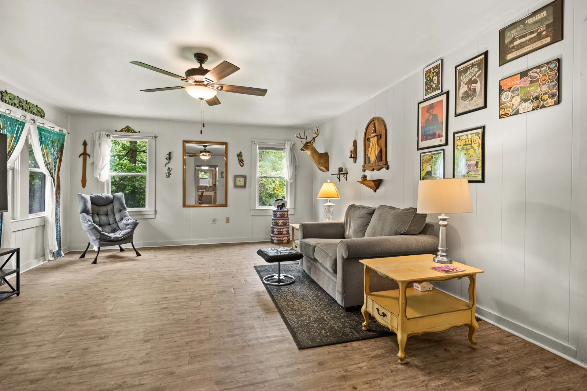 Single Family Residence For Sale in Gregg County , 103 S Sun Camp Road, White Oak, Texas 75693, 3 Bedrooms, 2 Bathrooms, Garage spaces, 1,496 Sqft, built in 1950, Price $175,000, mls#21277093, Real Estate Agent in White Oak, Homes For Sale in Gregg county, Homes For Sale in White Oak, Realtor in White Oak Texas, Real Estate Brokerage Independent Realty Texas, Luminita Cordes Realtor