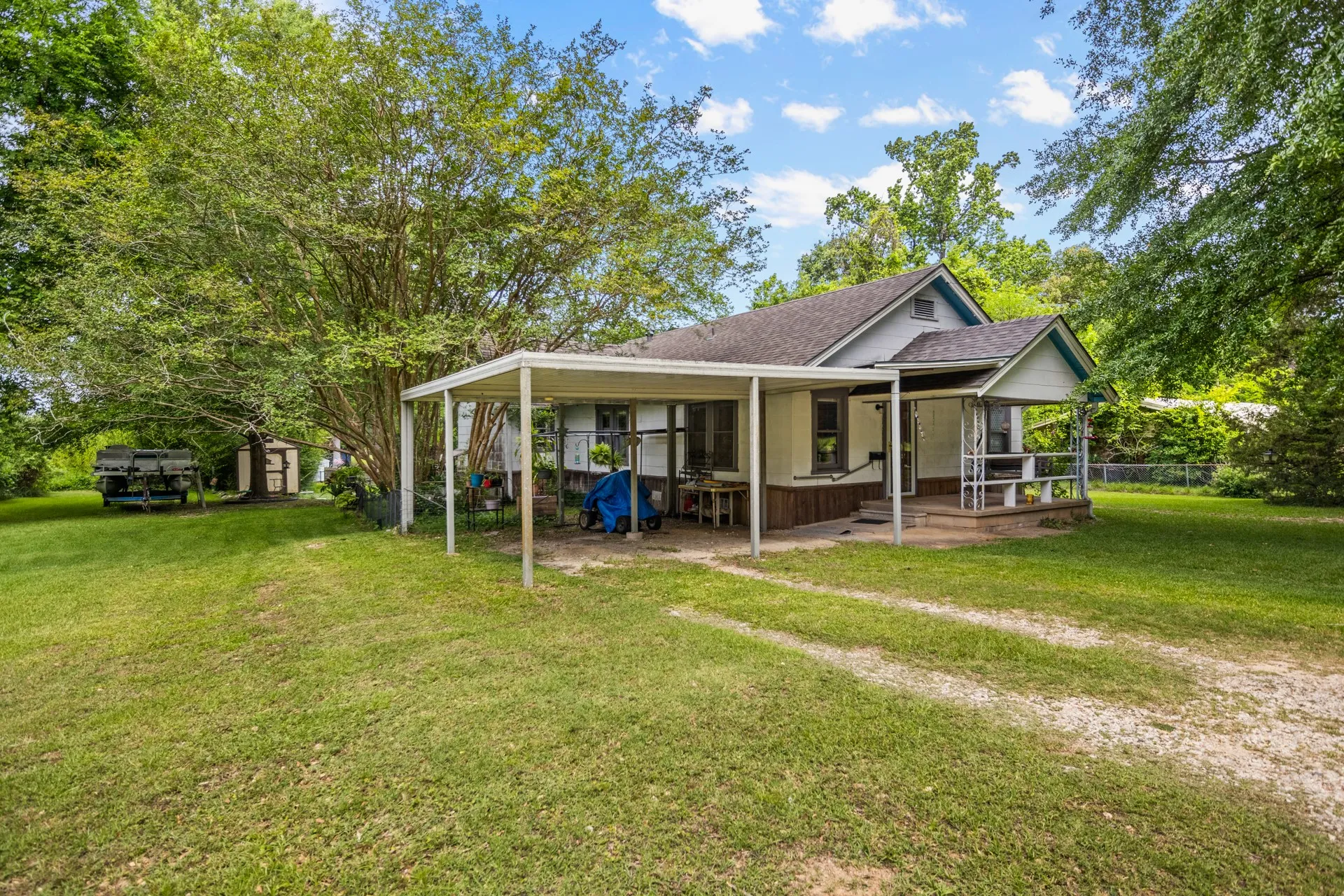 Single Family Residence For Sale in Gregg County , 103 S Sun Camp Road, White Oak, Texas 75693, 3 Bedrooms, 2 Bathrooms, Garage spaces, 1,496 Sqft, built in 1950, Price $175,000, mls#21277093, Real Estate Agent in White Oak, Homes For Sale in Gregg county, Homes For Sale in White Oak, Realtor in White Oak Texas, Real Estate Brokerage Independent Realty Texas, Luminita Cordes Realtor
