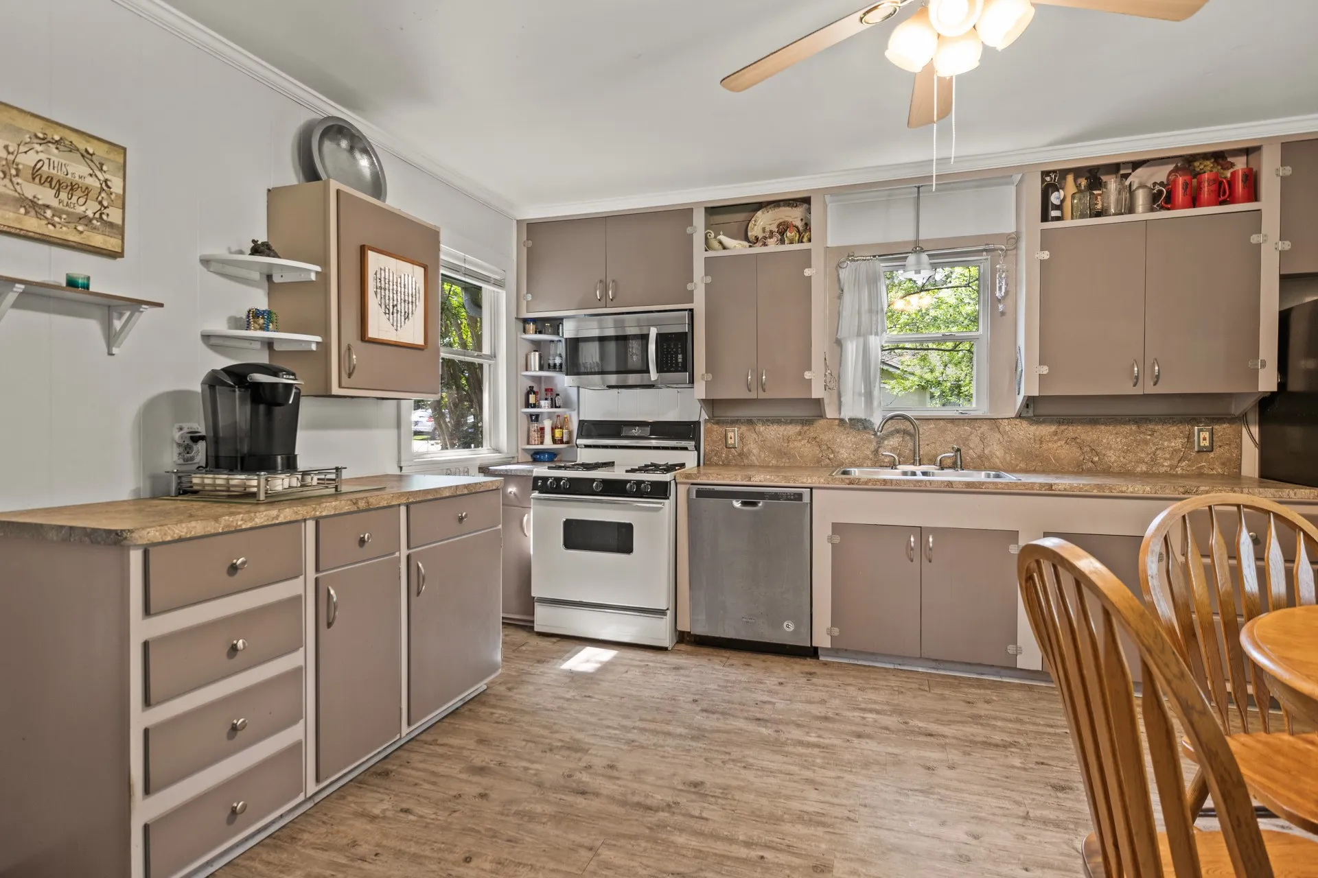 Single Family Residence For Sale in Gregg County , 103 S Sun Camp Road, White Oak, Texas 75693, 3 Bedrooms, 2 Bathrooms, Garage spaces, 1,496 Sqft, built in 1950, Price $175,000, mls#21277093, Real Estate Agent in White Oak, Homes For Sale in Gregg county, Homes For Sale in White Oak, Realtor in White Oak Texas, Real Estate Brokerage Independent Realty Texas, Luminita Cordes Realtor