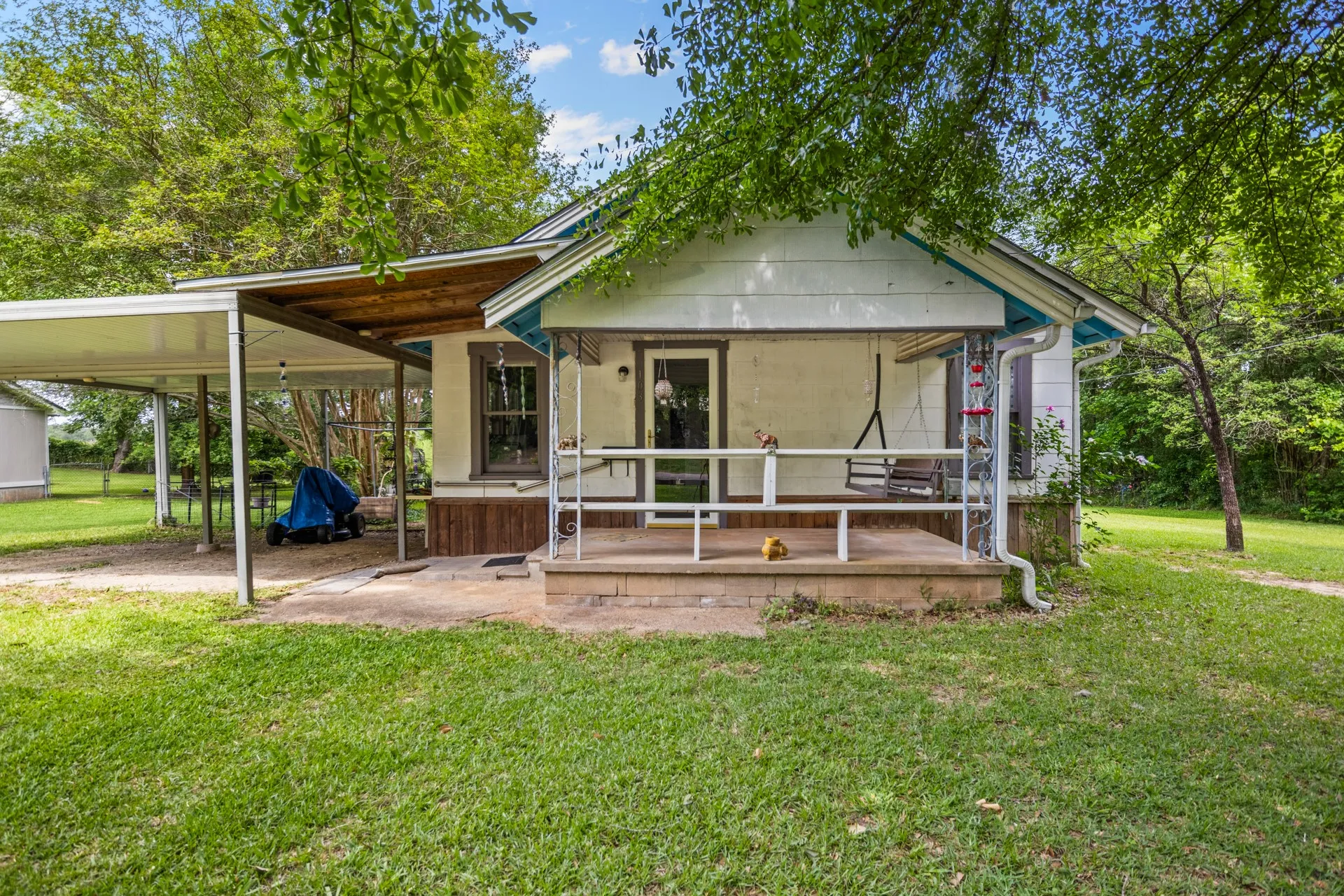 Single Family Residence For Sale in Gregg County , 103 S Sun Camp Road, White Oak, Texas 75693, 3 Bedrooms, 2 Bathrooms, Garage spaces, 1,496 Sqft, built in 1950, Price $175,000, mls#21277093, Real Estate Agent in White Oak, Homes For Sale in Gregg county, Homes For Sale in White Oak, Realtor in White Oak Texas, Real Estate Brokerage Independent Realty Texas, Luminita Cordes Realtor