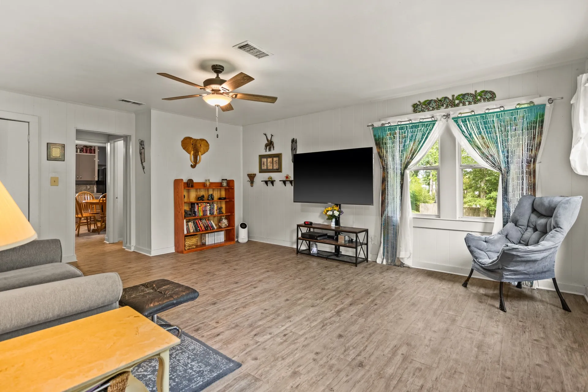 Single Family Residence For Sale in Gregg County , 103 S Sun Camp Road, White Oak, Texas 75693, 3 Bedrooms, 2 Bathrooms, Garage spaces, 1,496 Sqft, built in 1950, Price $175,000, mls#21277093, Real Estate Agent in White Oak, Homes For Sale in Gregg county, Homes For Sale in White Oak, Realtor in White Oak Texas, Real Estate Brokerage Independent Realty Texas, Luminita Cordes Realtor