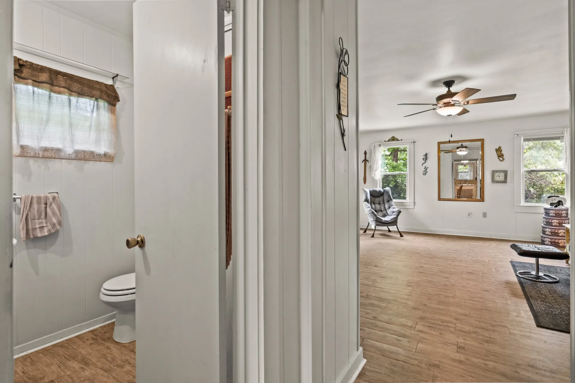 Single Family Residence For Sale in Gregg County , 103 S Sun Camp Road, White Oak, Texas 75693, 3 Bedrooms, 2 Bathrooms, Garage spaces, 1,496 Sqft, built in 1950, Price $175,000, mls#21277093, Real Estate Agent in White Oak, Homes For Sale in Gregg county, Homes For Sale in White Oak, Realtor in White Oak Texas, Real Estate Brokerage Independent Realty Texas, Luminita Cordes Realtor