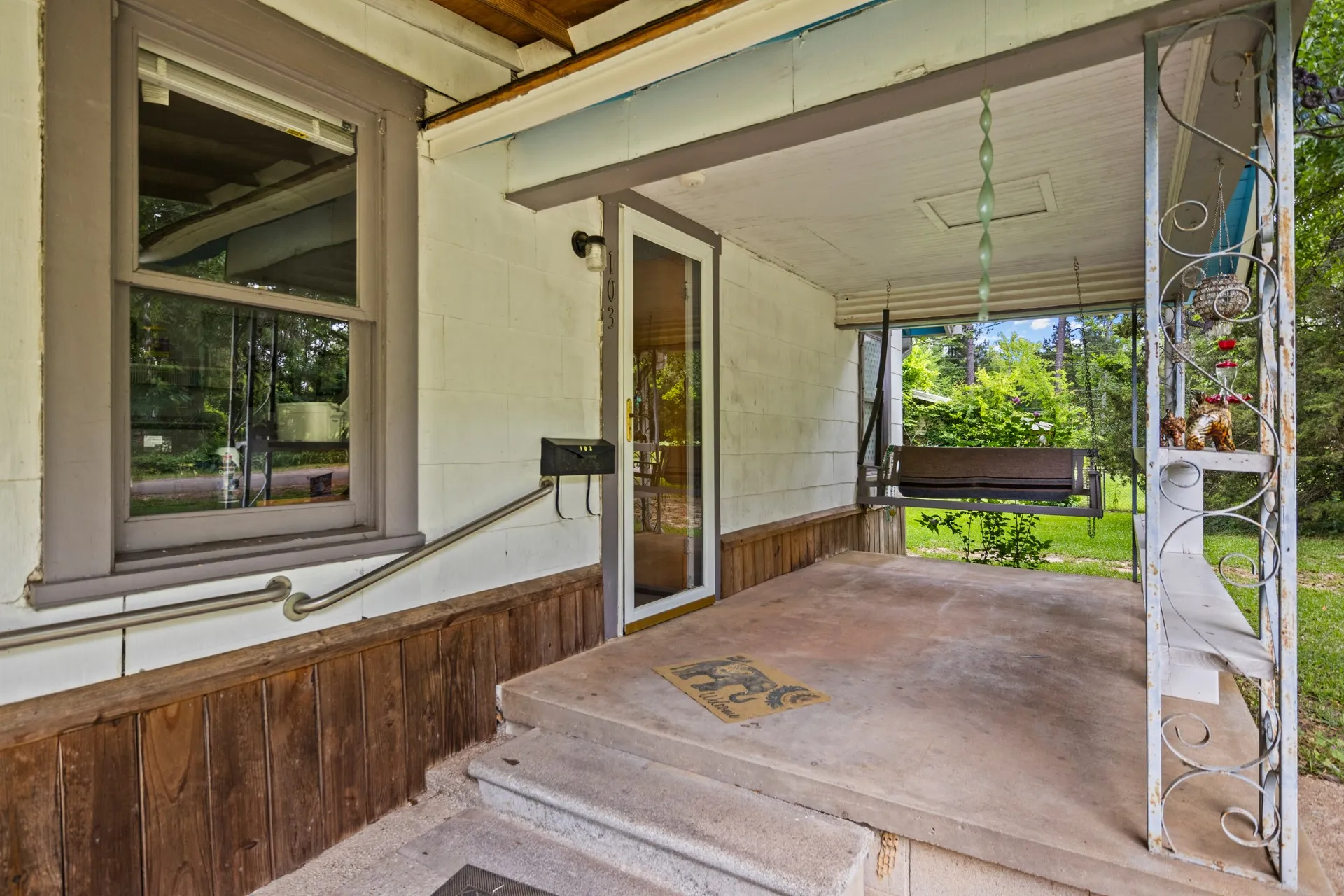 Single Family Residence For Sale in Gregg County , 103 S Sun Camp Road, White Oak, Texas 75693, 3 Bedrooms, 2 Bathrooms, Garage spaces, 1,496 Sqft, built in 1950, Price $175,000, mls#21277093, Real Estate Agent in White Oak, Homes For Sale in Gregg county, Homes For Sale in White Oak, Realtor in White Oak Texas, Real Estate Brokerage Independent Realty Texas, Luminita Cordes Realtor