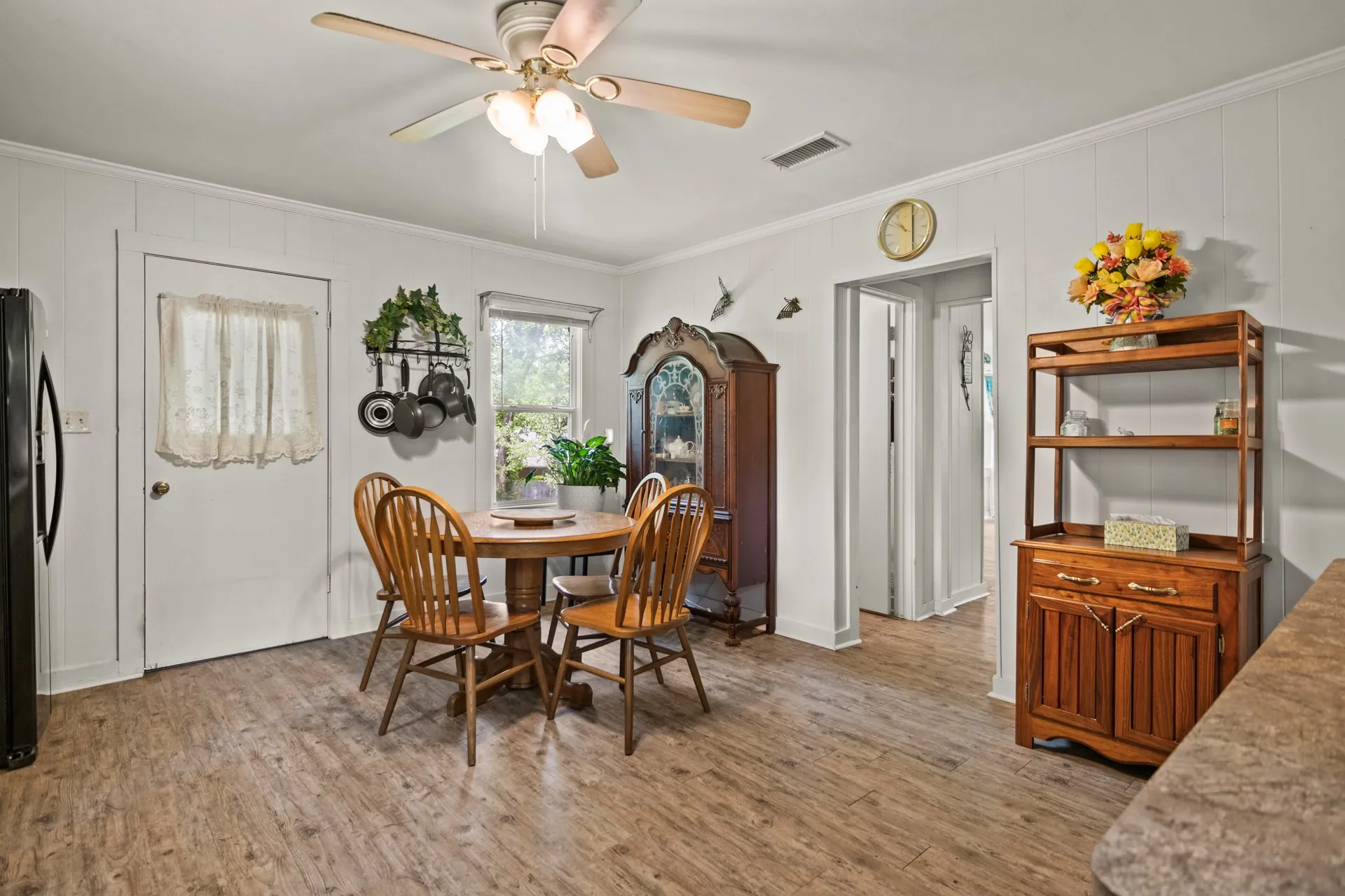 Single Family Residence For Sale in Gregg County , 103 S Sun Camp Road, White Oak, Texas 75693, 3 Bedrooms, 2 Bathrooms, Garage spaces, 1,496 Sqft, built in 1950, Price $175,000, mls#21277093, Real Estate Agent in White Oak, Homes For Sale in Gregg county, Homes For Sale in White Oak, Realtor in White Oak Texas, Real Estate Brokerage Independent Realty Texas, Luminita Cordes Realtor