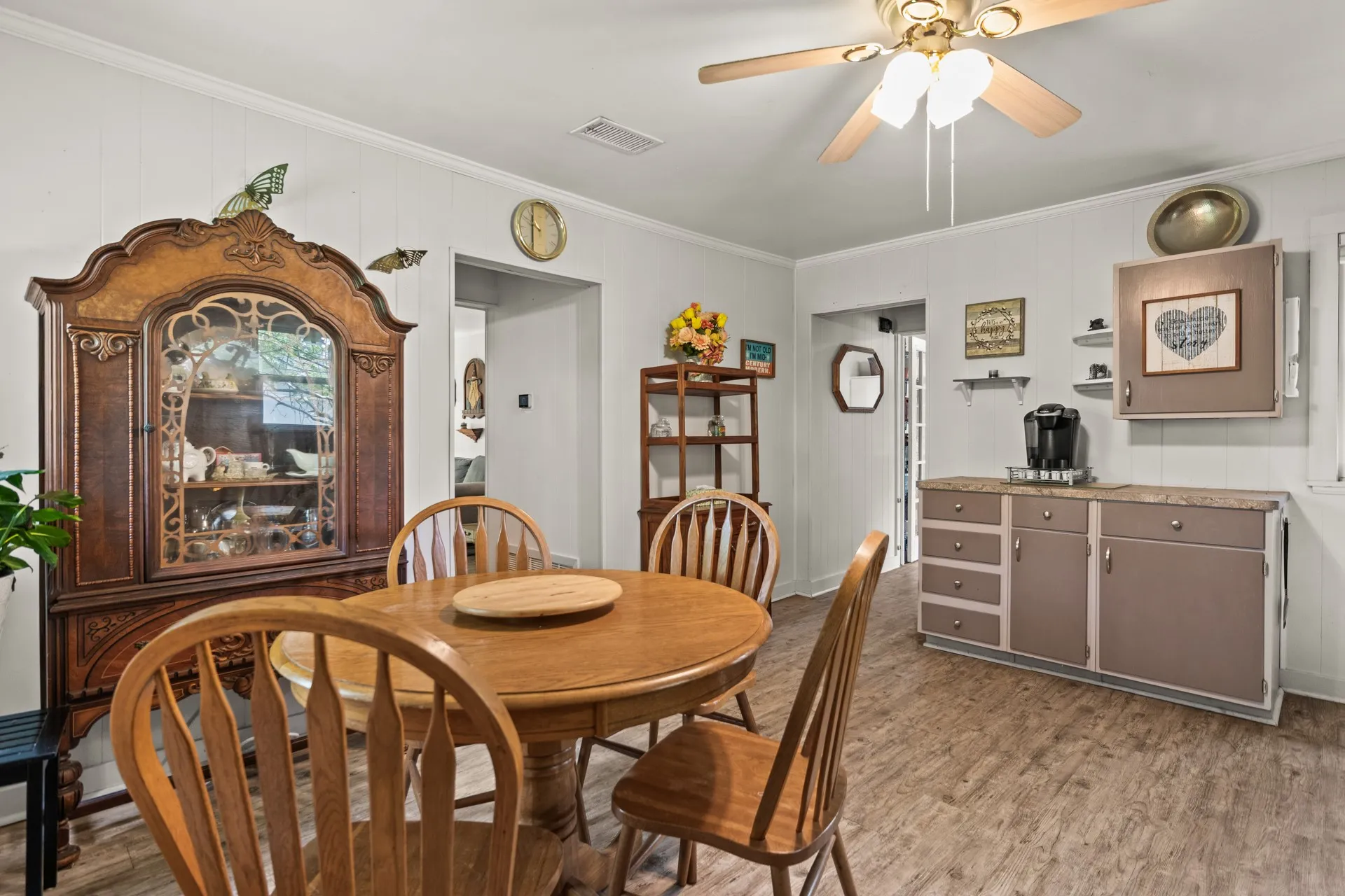 Single Family Residence For Sale in Gregg County , 103 S Sun Camp Road, White Oak, Texas 75693, 3 Bedrooms, 2 Bathrooms, Garage spaces, 1,496 Sqft, built in 1950, Price $175,000, mls#21277093, Real Estate Agent in White Oak, Homes For Sale in Gregg county, Homes For Sale in White Oak, Realtor in White Oak Texas, Real Estate Brokerage Independent Realty Texas, Luminita Cordes Realtor