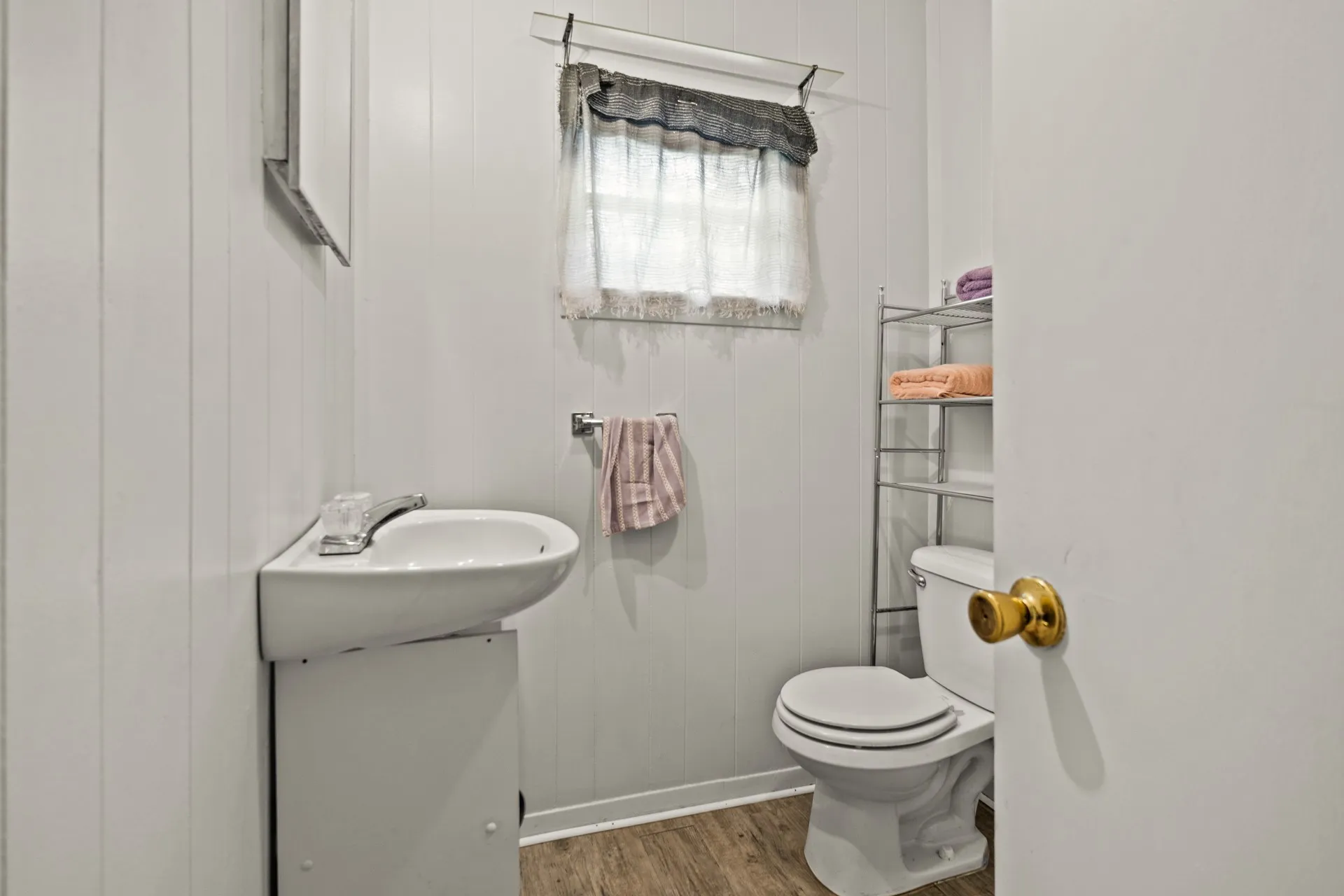Single Family Residence For Sale in Gregg County , 103 S Sun Camp Road, White Oak, Texas 75693, 3 Bedrooms, 2 Bathrooms, Garage spaces, 1,496 Sqft, built in 1950, Price $175,000, mls#21277093, Real Estate Agent in White Oak, Homes For Sale in Gregg county, Homes For Sale in White Oak, Realtor in White Oak Texas, Real Estate Brokerage Independent Realty Texas, Luminita Cordes Realtor