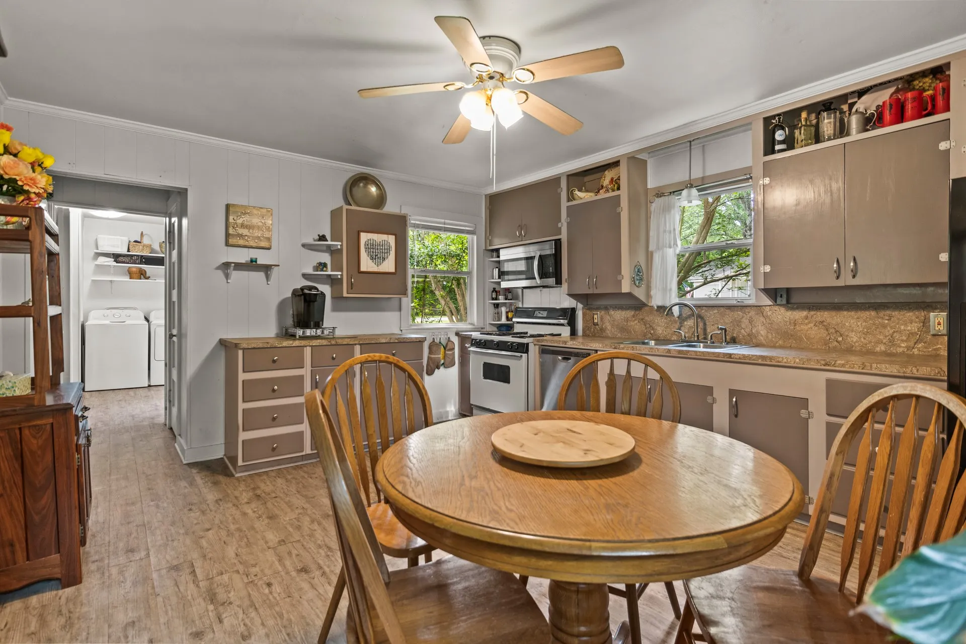 Single Family Residence For Sale in Gregg County , 103 S Sun Camp Road, White Oak, Texas 75693, 3 Bedrooms, 2 Bathrooms, Garage spaces, 1,496 Sqft, built in 1950, Price $175,000, mls#21277093, Real Estate Agent in White Oak, Homes For Sale in Gregg county, Homes For Sale in White Oak, Realtor in White Oak Texas, Real Estate Brokerage Independent Realty Texas, Luminita Cordes Realtor