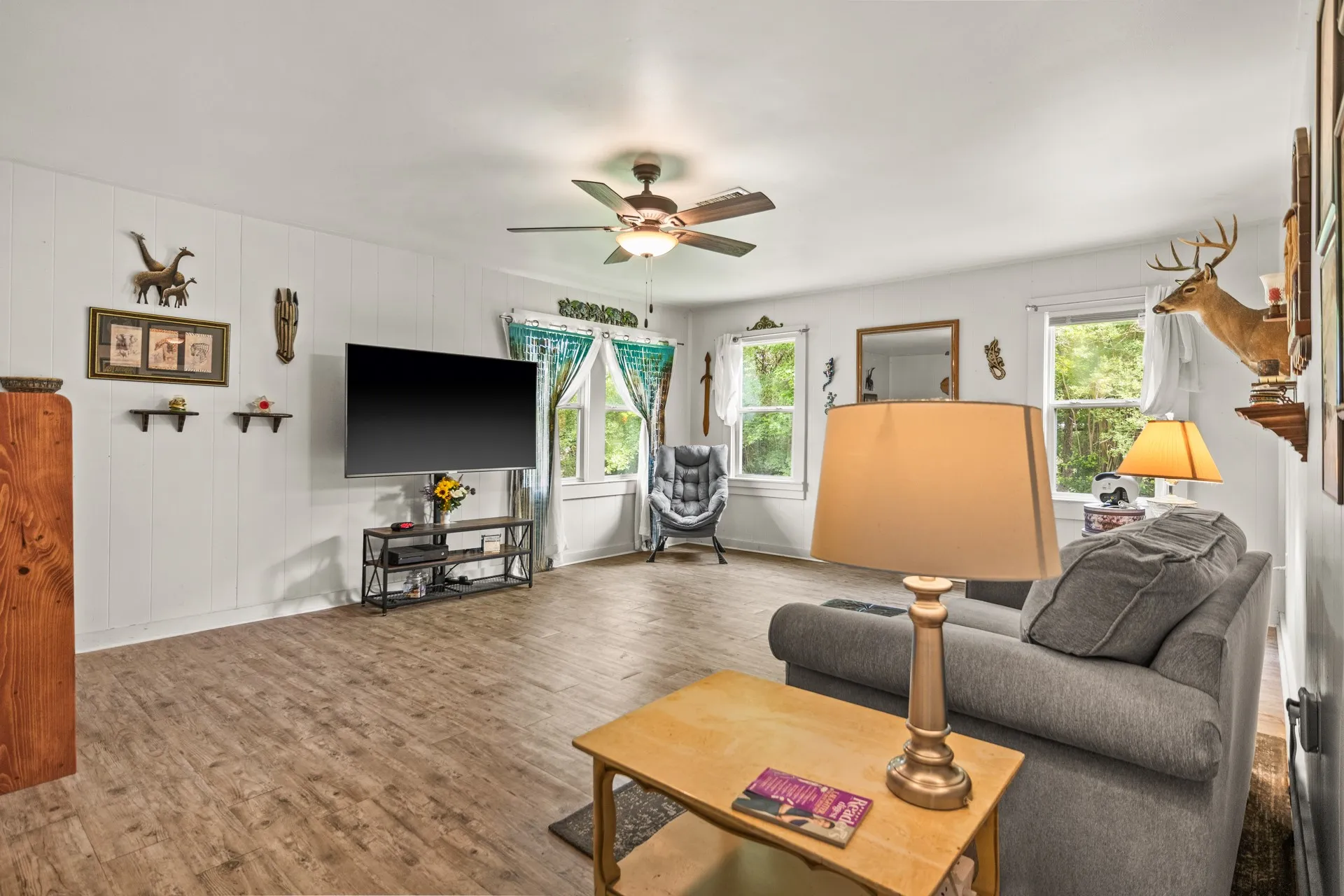 Single Family Residence For Sale in Gregg County , 103 S Sun Camp Road, White Oak, Texas 75693, 3 Bedrooms, 2 Bathrooms, Garage spaces, 1,496 Sqft, built in 1950, Price $175,000, mls#21277093, Real Estate Agent in White Oak, Homes For Sale in Gregg county, Homes For Sale in White Oak, Realtor in White Oak Texas, Real Estate Brokerage Independent Realty Texas, Luminita Cordes Realtor