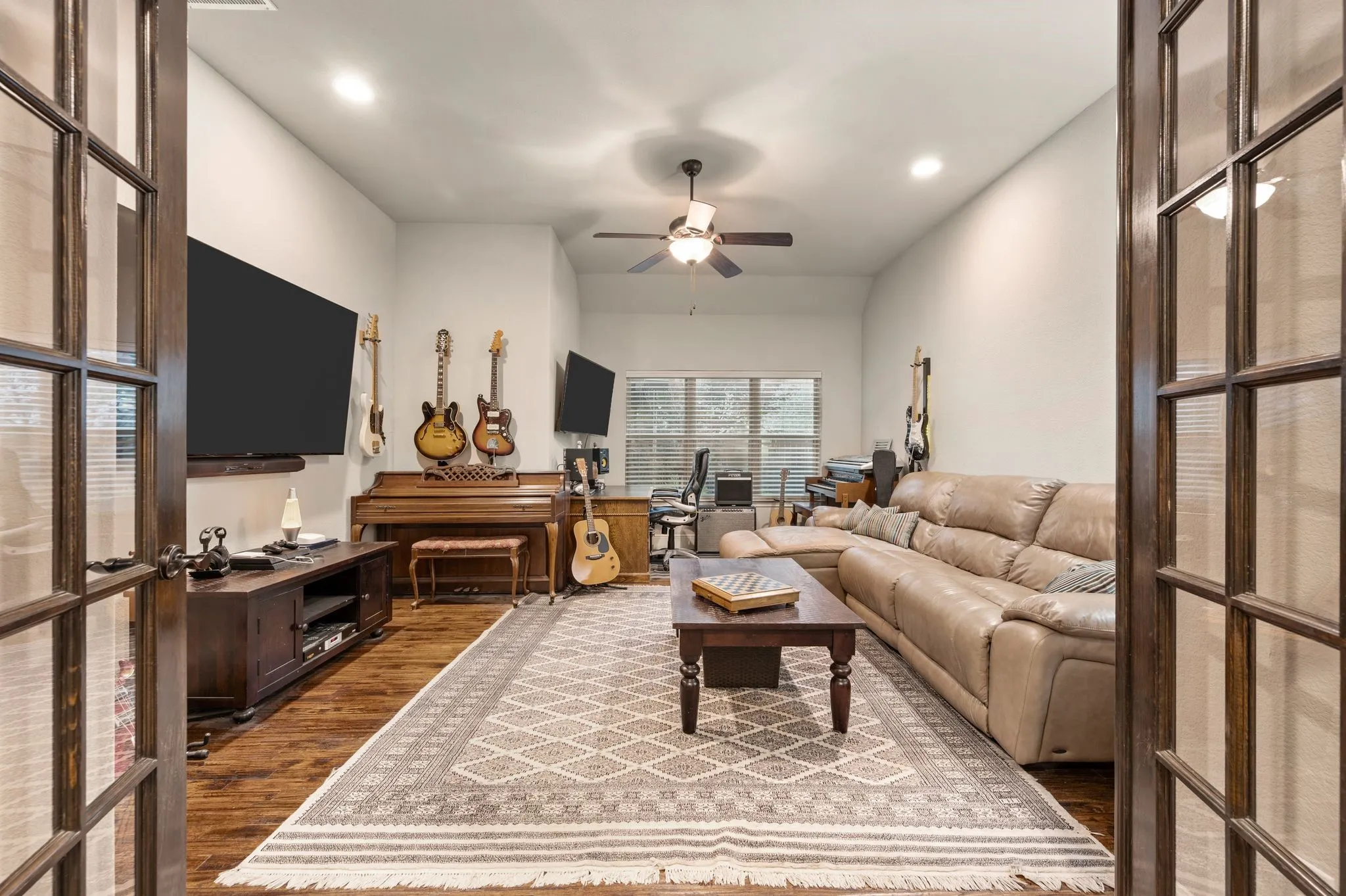 Single Family Residence For Sale in Denton County , 308 Boonesville Bend, Argyle, Texas 76226, 4 Bedroom, 3 Bathroom, 3 Garage spaces, 3,306 Sqft, built in 2014, mls#21260815, Real Estate Agent in Argyle, Homes For Sale in Denton county, Homes For Sale in Argyle, Realtor in Argyle Texas, Real Estate Brokerage Independent Realty Texas, Luminita Cordes Realtor