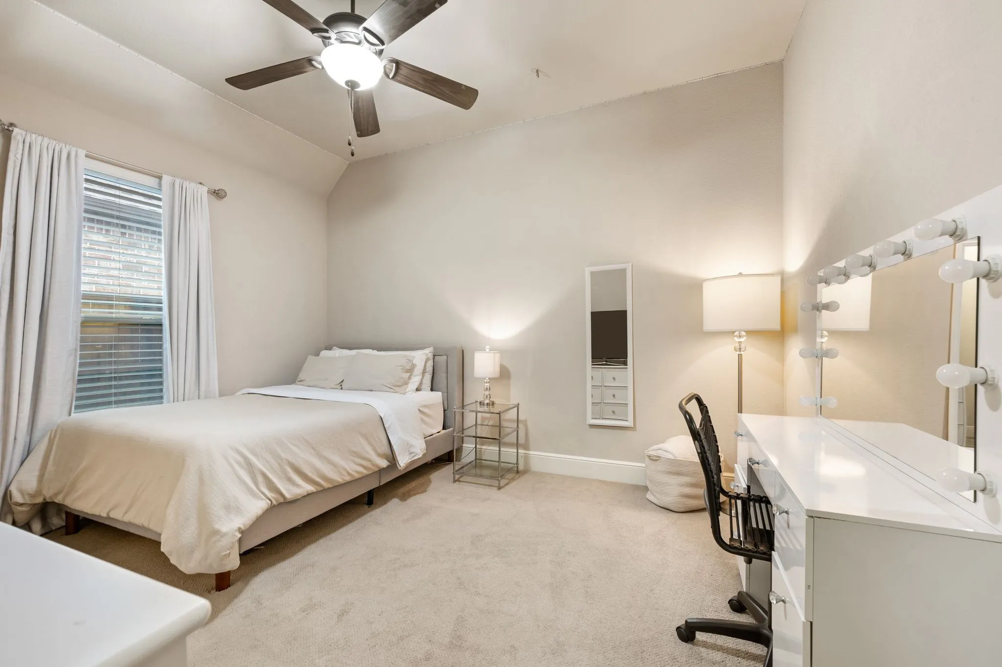 Single Family Residence For Sale in Denton County , 308 Boonesville Bend, Argyle, Texas 76226, 4 Bedroom, 3 Bathroom, 3 Garage spaces, 3,306 Sqft, built in 2014, mls#21260815, Real Estate Agent in Argyle, Homes For Sale in Denton county, Homes For Sale in Argyle, Realtor in Argyle Texas, Real Estate Brokerage Independent Realty Texas, Luminita Cordes Realtor