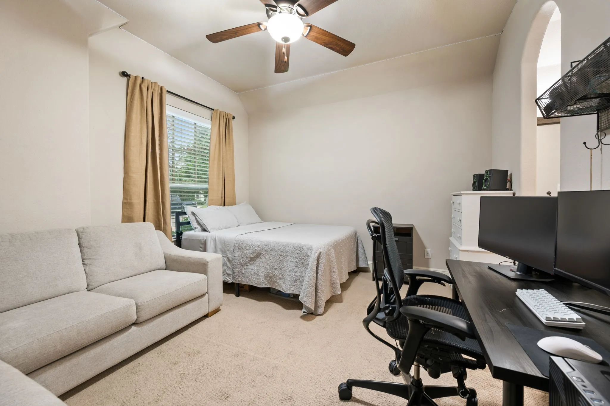 Single Family Residence For Sale in Denton County , 308 Boonesville Bend, Argyle, Texas 76226, 4 Bedroom, 3 Bathroom, 3 Garage spaces, 3,306 Sqft, built in 2014, mls#21260815, Real Estate Agent in Argyle, Homes For Sale in Denton county, Homes For Sale in Argyle, Realtor in Argyle Texas, Real Estate Brokerage Independent Realty Texas, Luminita Cordes Realtor