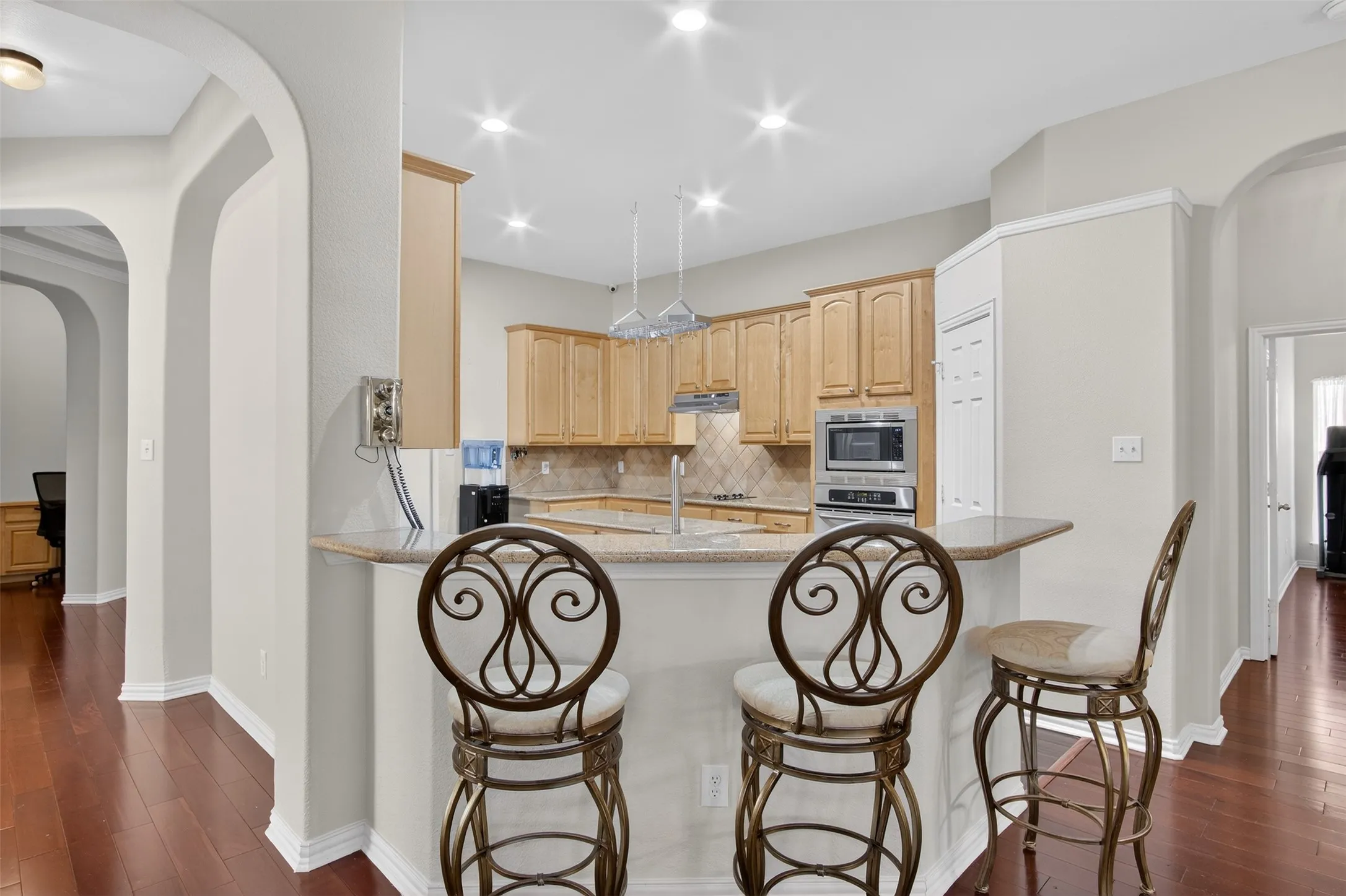 Single Family Residence For Sale in Dallas County , 1410 Oxbow Drive, Cedar Hill, Texas 75104, 4 Bedroom, 3 Bathroom, 2 Garage spaces, 3,253 Sqft, built in 2004, mls#21279690, Real Estate Agent in Cedar Hill, Homes For Sale in Dallas county, Homes For Sale in Cedar Hill, Realtor in Cedar Hill Texas, Real Estate Brokerage Independent Realty Texas, Luminita Cordes Realtor