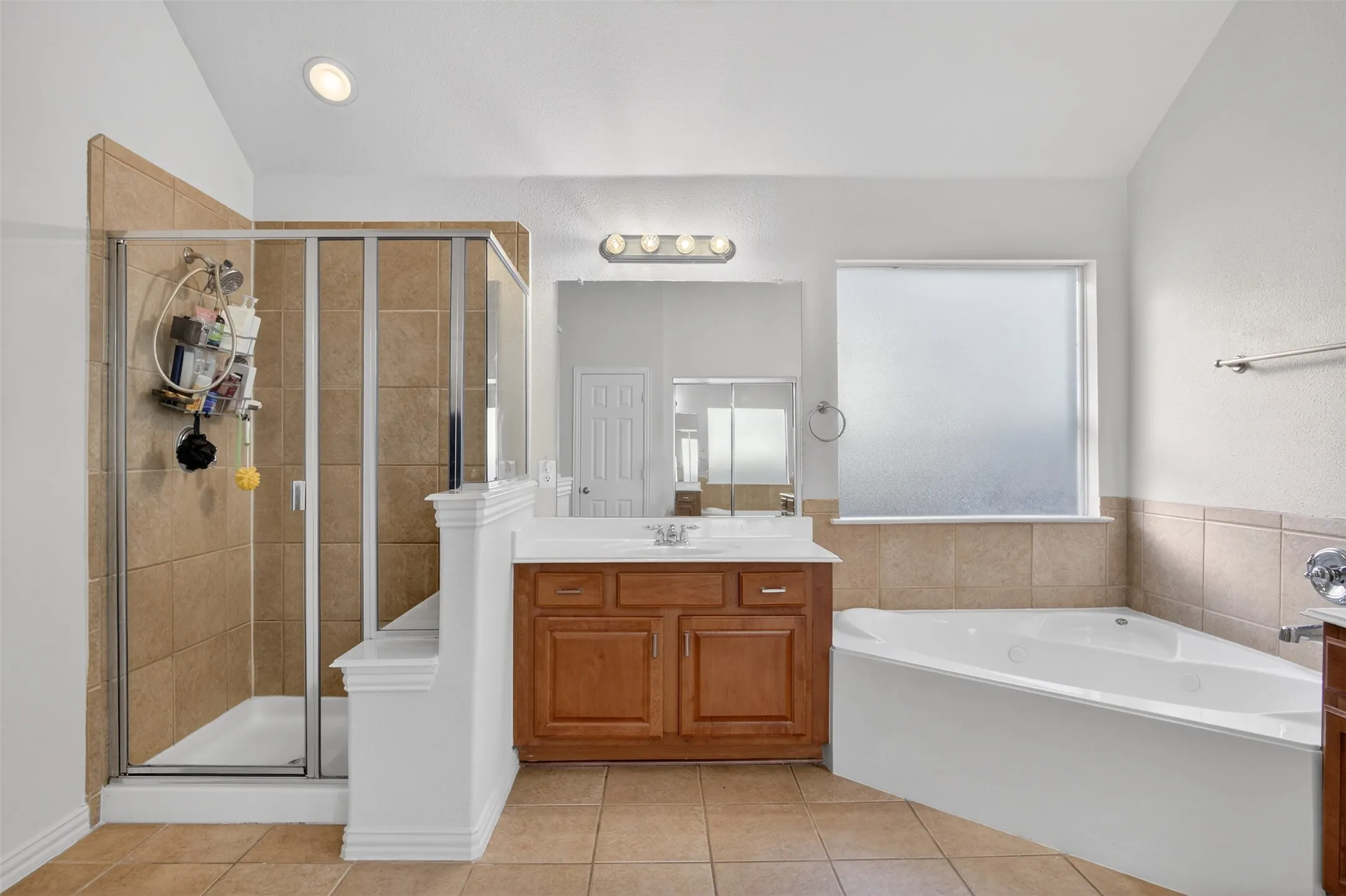 Single Family Residence For Sale in Dallas County , 1410 Oxbow Drive, Cedar Hill, Texas 75104, 4 Bedroom, 3 Bathroom, 2 Garage spaces, 3,253 Sqft, built in 2004, mls#21279690, Real Estate Agent in Cedar Hill, Homes For Sale in Dallas county, Homes For Sale in Cedar Hill, Realtor in Cedar Hill Texas, Real Estate Brokerage Independent Realty Texas, Luminita Cordes Realtor