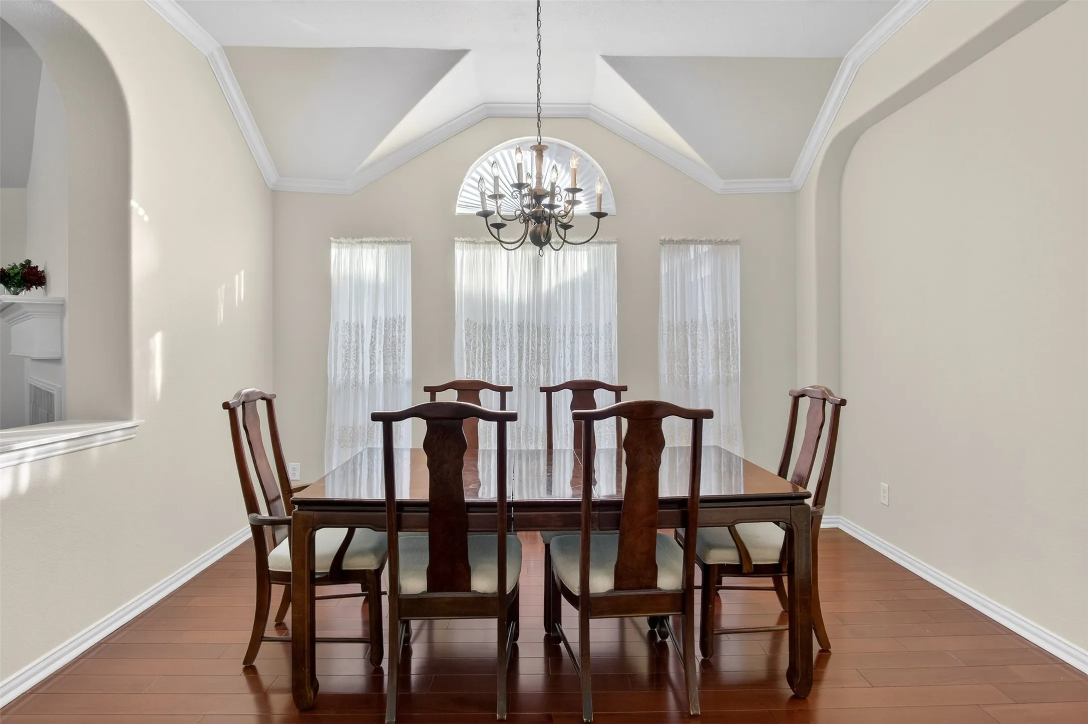 Single Family Residence For Sale in Dallas County , 1410 Oxbow Drive, Cedar Hill, Texas 75104, 4 Bedroom, 3 Bathroom, 2 Garage spaces, 3,253 Sqft, built in 2004, mls#21279690, Real Estate Agent in Cedar Hill, Homes For Sale in Dallas county, Homes For Sale in Cedar Hill, Realtor in Cedar Hill Texas, Real Estate Brokerage Independent Realty Texas, Luminita Cordes Realtor