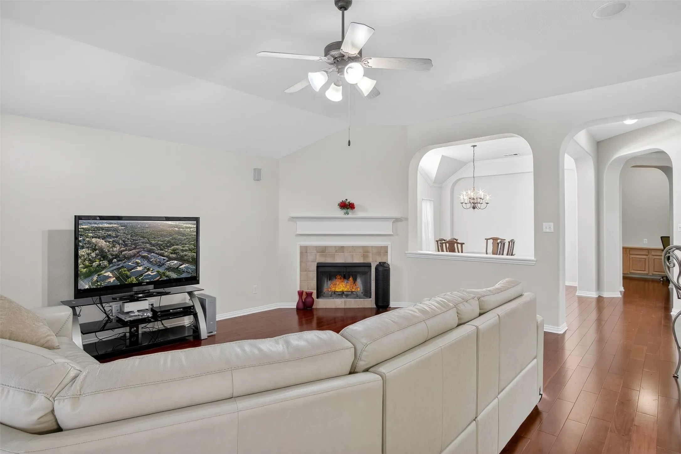 Single Family Residence For Sale in Dallas County , 1410 Oxbow Drive, Cedar Hill, Texas 75104, 4 Bedroom, 3 Bathroom, 2 Garage spaces, 3,253 Sqft, built in 2004, mls#21279690, Real Estate Agent in Cedar Hill, Homes For Sale in Dallas county, Homes For Sale in Cedar Hill, Realtor in Cedar Hill Texas, Real Estate Brokerage Independent Realty Texas, Luminita Cordes Realtor