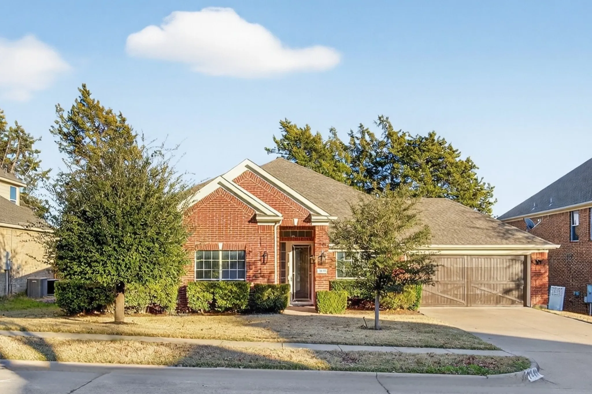 Single Family Residence For Sale in Dallas County , 1410 Oxbow Drive, Cedar Hill, Texas 75104, 4 Bedroom, 3 Bathroom, 2 Garage spaces, 3,253 Sqft, built in 2004, mls#21279690, Real Estate Agent in Cedar Hill, Homes For Sale in Dallas county, Homes For Sale in Cedar Hill, Realtor in Cedar Hill Texas, Real Estate Brokerage Independent Realty Texas, Luminita Cordes Realtor