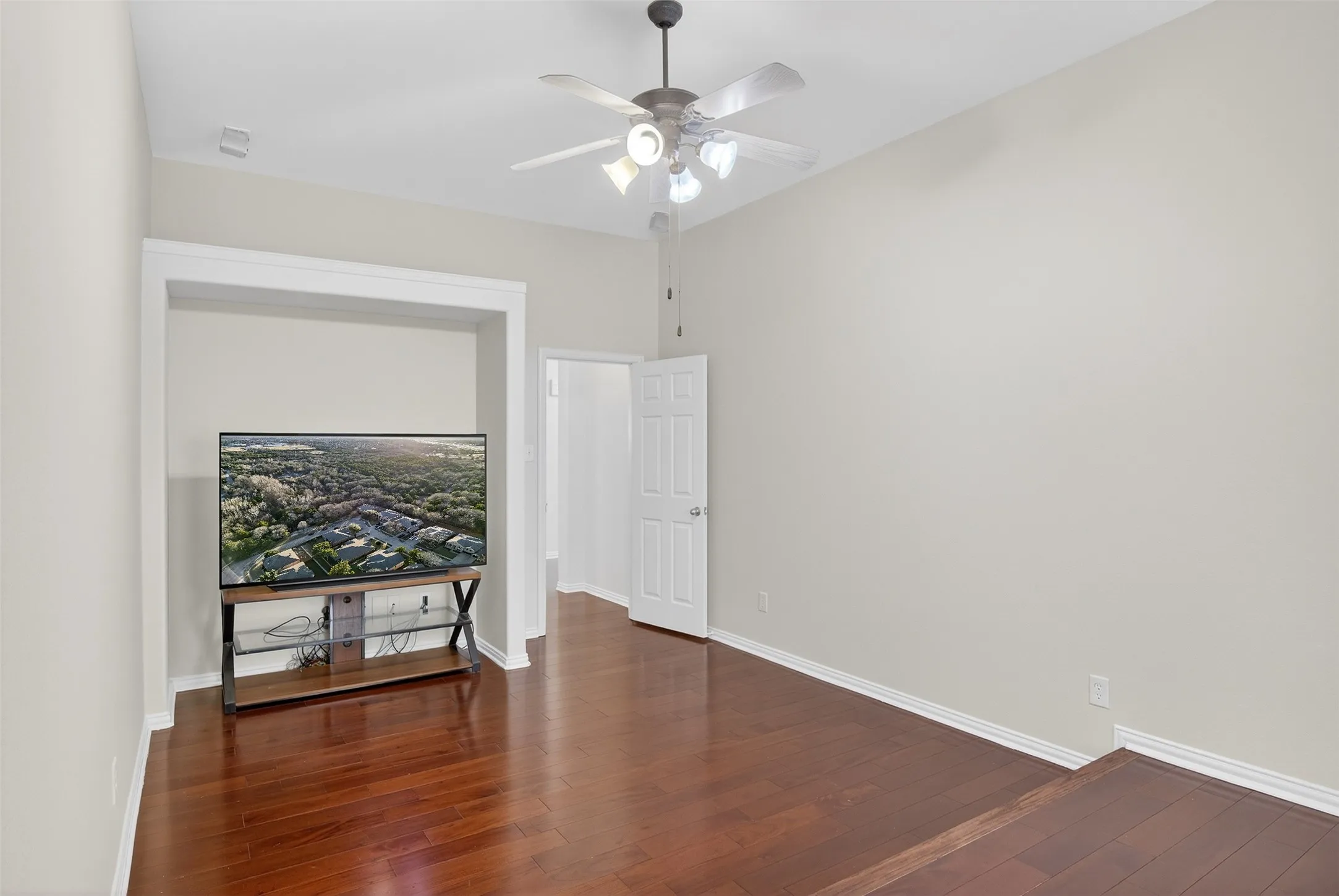 Single Family Residence For Sale in Dallas County , 1410 Oxbow Drive, Cedar Hill, Texas 75104, 4 Bedroom, 3 Bathroom, 2 Garage spaces, 3,253 Sqft, built in 2004, mls#21279690, Real Estate Agent in Cedar Hill, Homes For Sale in Dallas county, Homes For Sale in Cedar Hill, Realtor in Cedar Hill Texas, Real Estate Brokerage Independent Realty Texas, Luminita Cordes Realtor