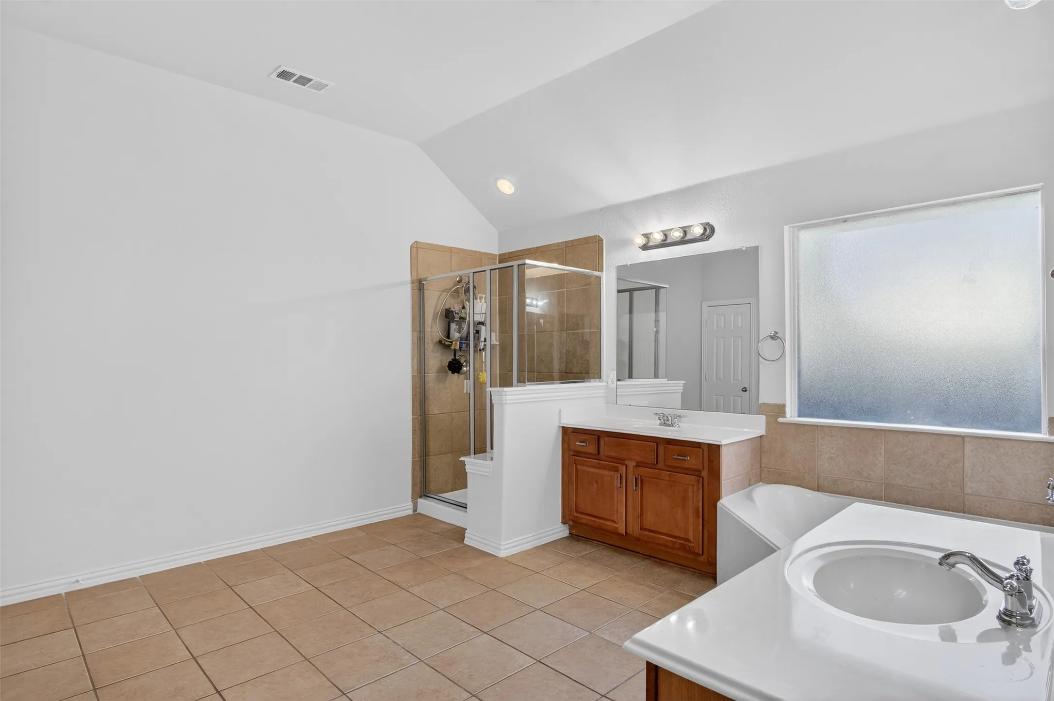 Single Family Residence For Sale in Dallas County , 1410 Oxbow Drive, Cedar Hill, Texas 75104, 4 Bedroom, 3 Bathroom, 2 Garage spaces, 3,253 Sqft, built in 2004, mls#21279690, Real Estate Agent in Cedar Hill, Homes For Sale in Dallas county, Homes For Sale in Cedar Hill, Realtor in Cedar Hill Texas, Real Estate Brokerage Independent Realty Texas, Luminita Cordes Realtor