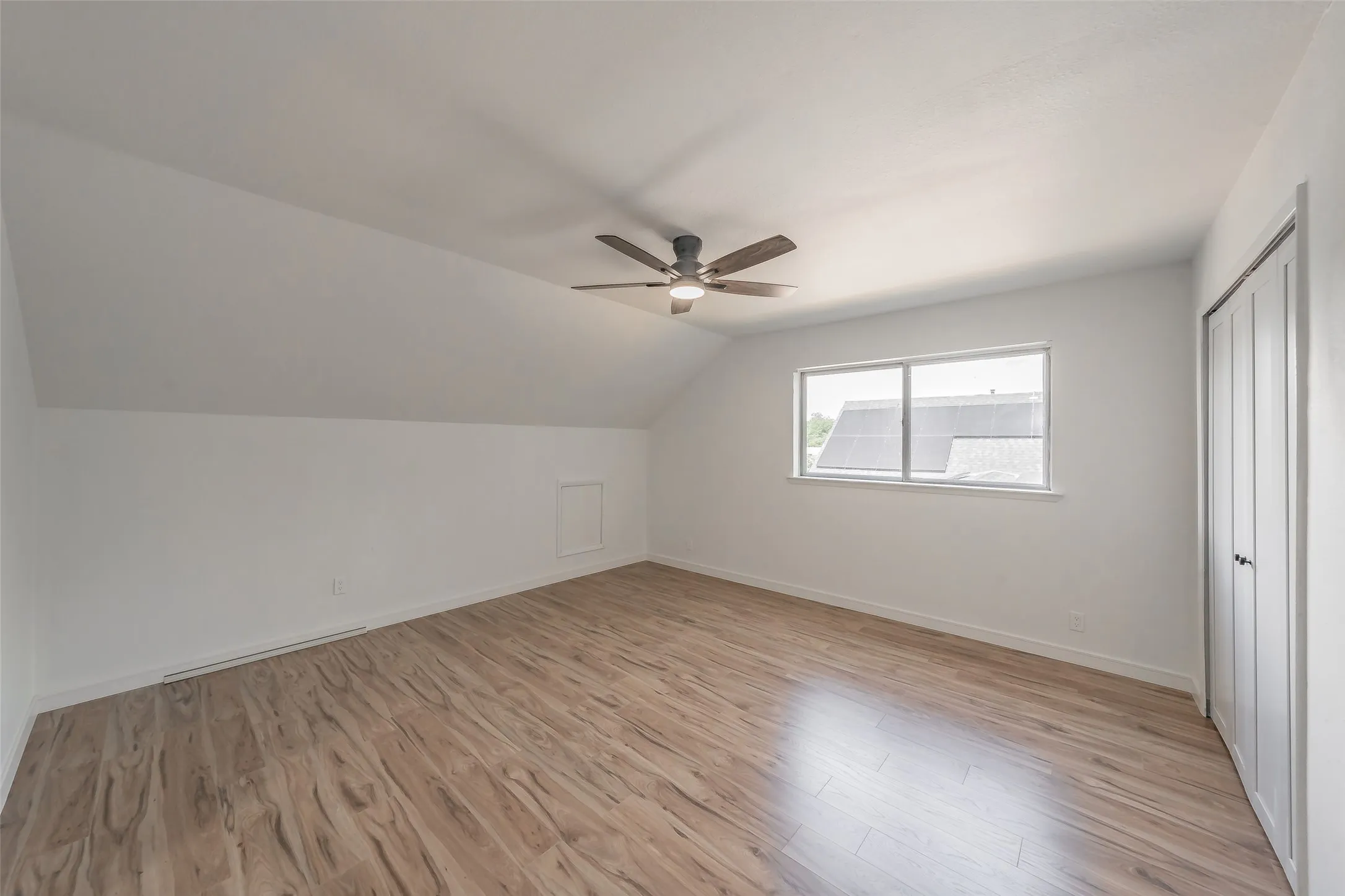 Single Family Residence For Sale in Dallas County , 3214 Ridgeview Circle, Irving, Texas 75062, 4 Bedrooms, 2 Bathrooms, Garage spaces, 2,040 Sqft, built in 1962, Price $324,900, mls#21274226, Real Estate Agent in Irving, Homes For Sale in Dallas county, Homes For Sale in Irving, Realtor in Irving Texas, Real Estate Brokerage Independent Realty Texas, Luminita Cordes Realtor