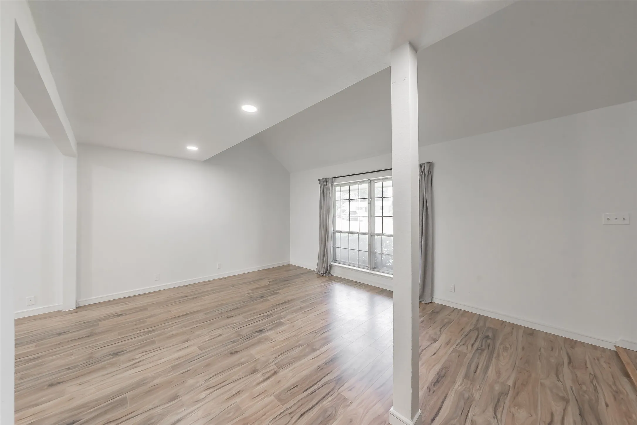 Single Family Residence For Sale in Dallas County , 3214 Ridgeview Circle, Irving, Texas 75062, 4 Bedrooms, 2 Bathrooms, Garage spaces, 2,040 Sqft, built in 1962, Price $324,900, mls#21274226, Real Estate Agent in Irving, Homes For Sale in Dallas county, Homes For Sale in Irving, Realtor in Irving Texas, Real Estate Brokerage Independent Realty Texas, Luminita Cordes Realtor
