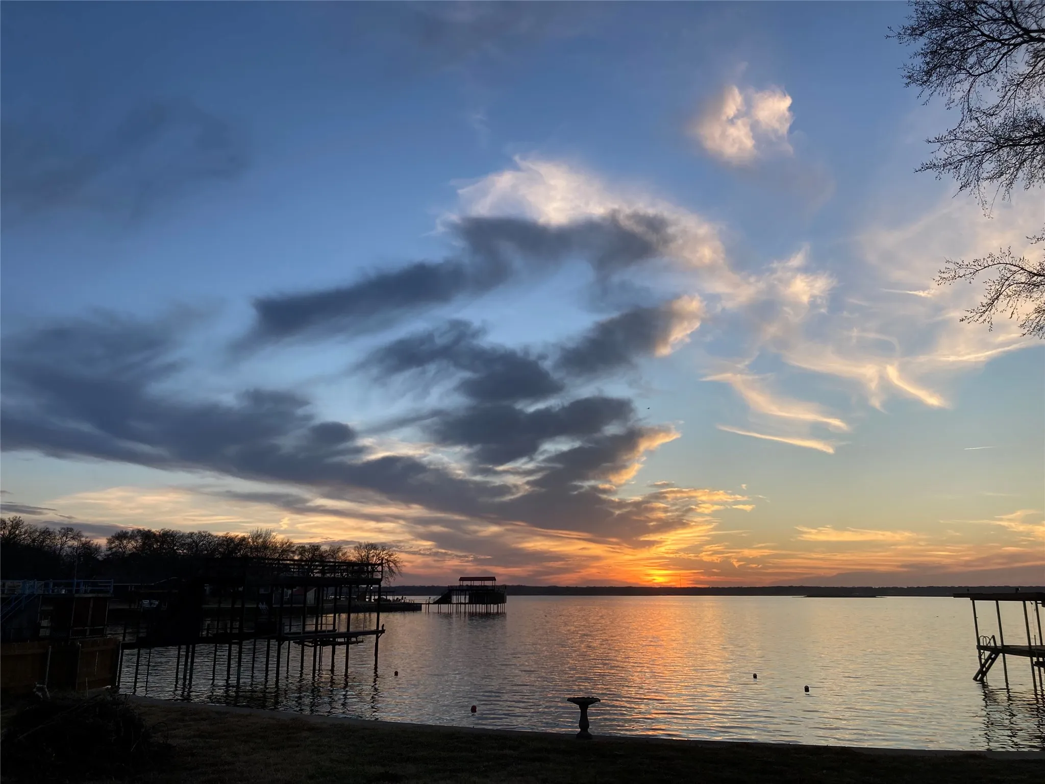 Yes these are real sunset pictures from this real double lot on Cedar Creek Lake