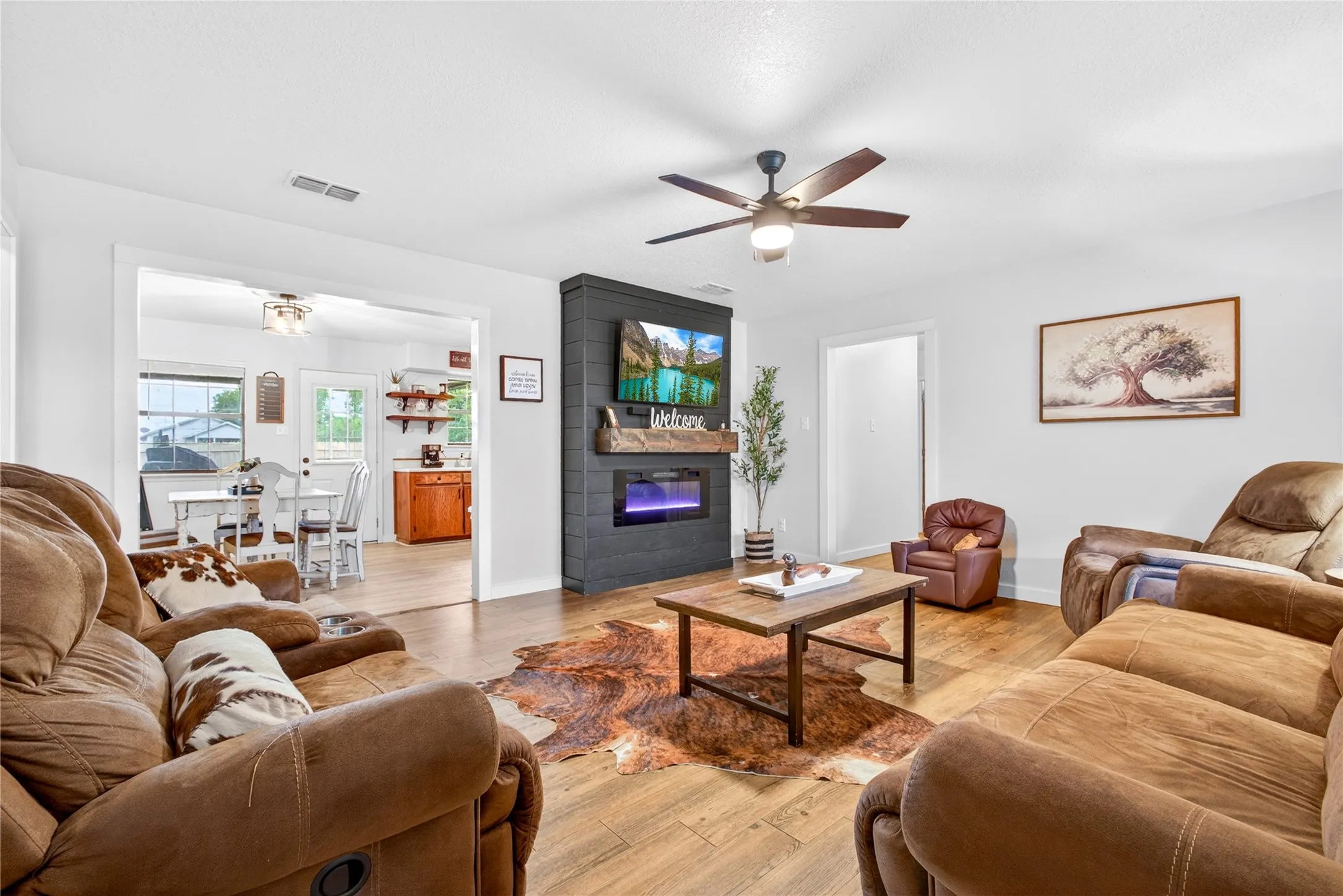 Single Family Residence For Sale in Hunt County , 703 S College Street, Celeste, Texas 75423, 3 Bedroom, 2 Bathroom, 2 Garage spaces, 1,176 Sqft, built in 1996, mls#21279519, Real Estate Agent in Celeste, Homes For Sale in Hunt county, Homes For Sale in Celeste, Realtor in Celeste Texas, Real Estate Brokerage Independent Realty Texas, Luminita Cordes Realtor