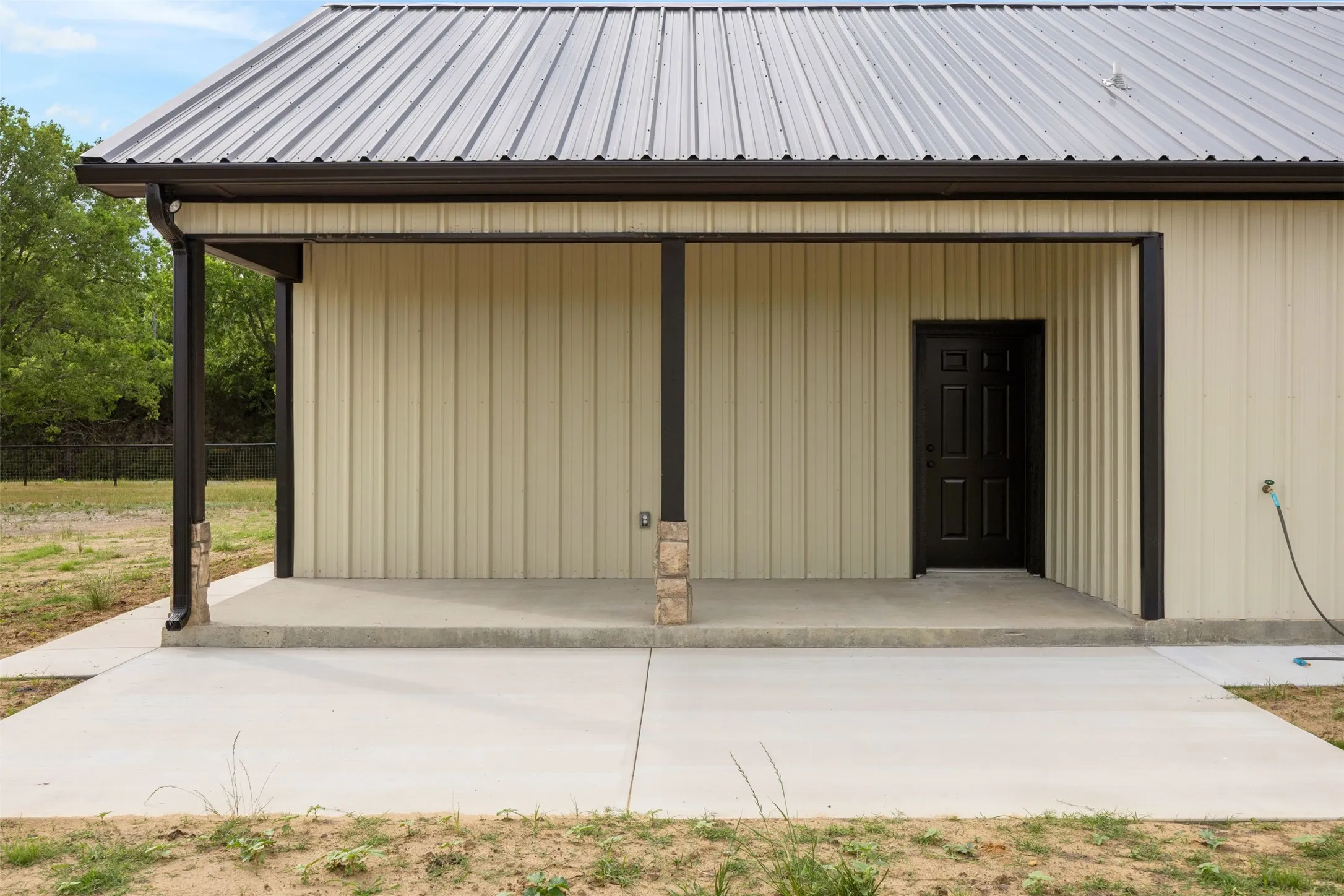 Single Family Residence For Sale in Ellis County , 141 Brazier Road, Ennis, Texas 75119, 3 Bedroom, 2 Bathroom, 2 Garage spaces, 1,543 Sqft, built in 2026, mls#21279145, Real Estate Agent in Ennis, Homes For Sale in Ellis county, Homes For Sale in Ennis, Realtor in Ennis Texas, Real Estate Brokerage Independent Realty Texas, Luminita Cordes Realtor
