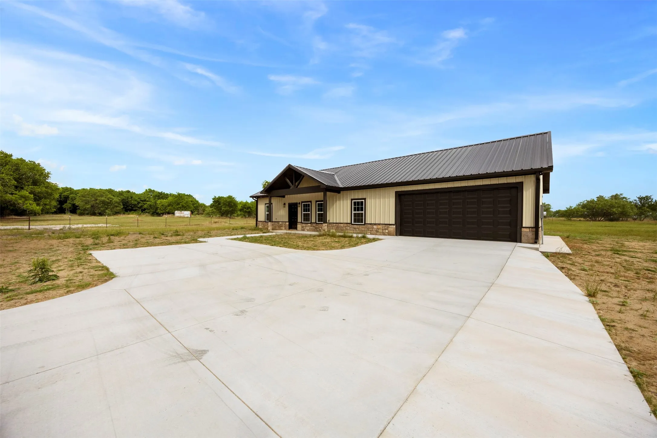Single Family Residence For Sale in Ellis County , 141 Brazier Road, Ennis, Texas 75119, 3 Bedroom, 2 Bathroom, 2 Garage spaces, 1,543 Sqft, built in 2026, mls#21279145, Real Estate Agent in Ennis, Homes For Sale in Ellis county, Homes For Sale in Ennis, Realtor in Ennis Texas, Real Estate Brokerage Independent Realty Texas, Luminita Cordes Realtor