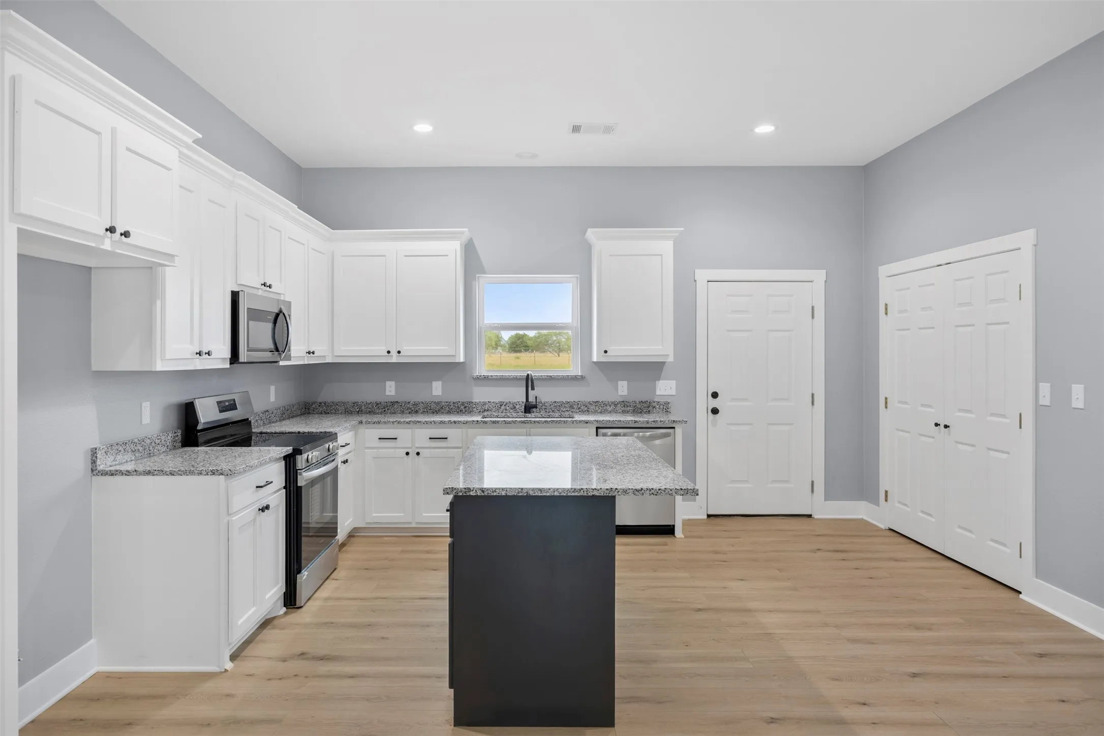 Single Family Residence For Sale in Ellis County , 141 Brazier Road, Ennis, Texas 75119, 3 Bedroom, 2 Bathroom, 2 Garage spaces, 1,543 Sqft, built in 2026, mls#21279145, Real Estate Agent in Ennis, Homes For Sale in Ellis county, Homes For Sale in Ennis, Realtor in Ennis Texas, Real Estate Brokerage Independent Realty Texas, Luminita Cordes Realtor