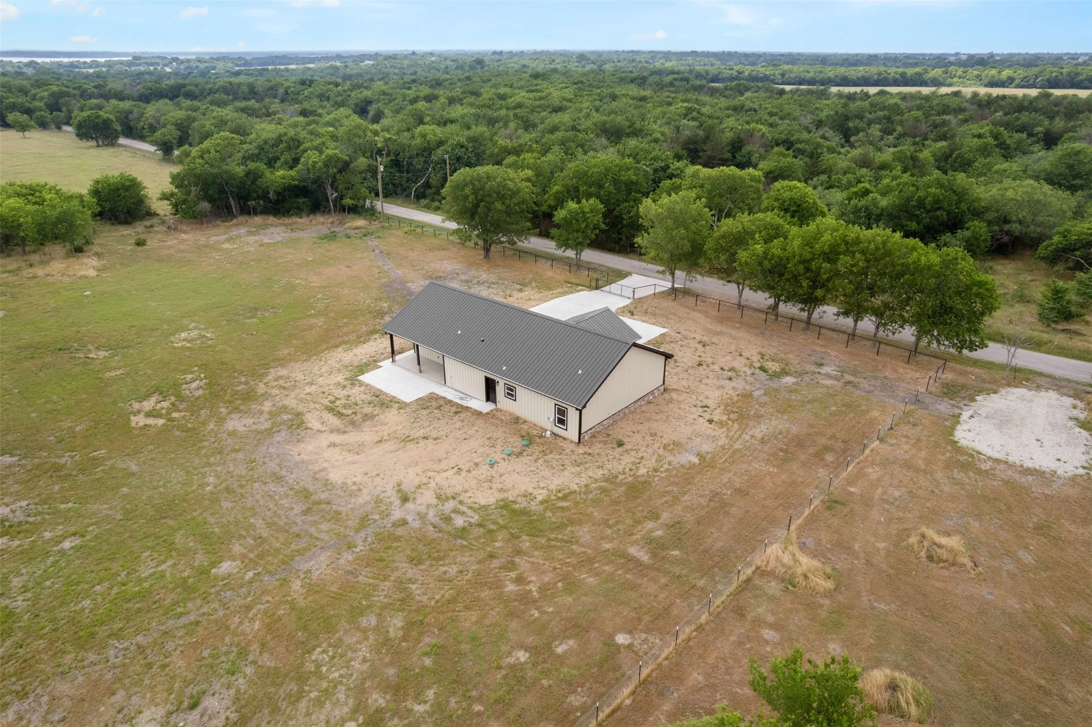 Single Family Residence For Sale in Ellis County , 141 Brazier Road, Ennis, Texas 75119, 3 Bedroom, 2 Bathroom, 2 Garage spaces, 1,543 Sqft, built in 2026, mls#21279145, Real Estate Agent in Ennis, Homes For Sale in Ellis county, Homes For Sale in Ennis, Realtor in Ennis Texas, Real Estate Brokerage Independent Realty Texas, Luminita Cordes Realtor