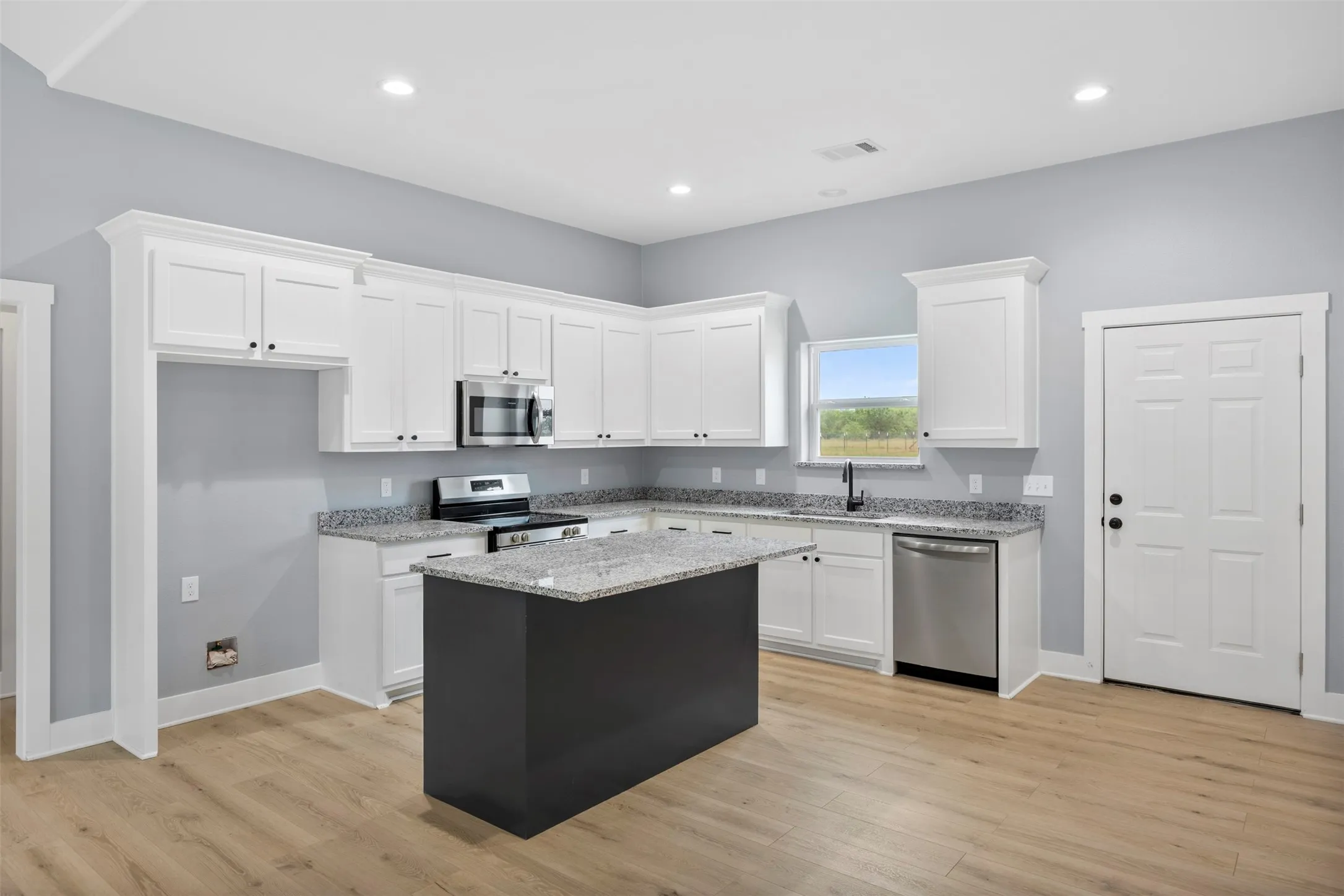 Single Family Residence For Sale in Ellis County , 141 Brazier Road, Ennis, Texas 75119, 3 Bedroom, 2 Bathroom, 2 Garage spaces, 1,543 Sqft, built in 2026, mls#21279145, Real Estate Agent in Ennis, Homes For Sale in Ellis county, Homes For Sale in Ennis, Realtor in Ennis Texas, Real Estate Brokerage Independent Realty Texas, Luminita Cordes Realtor