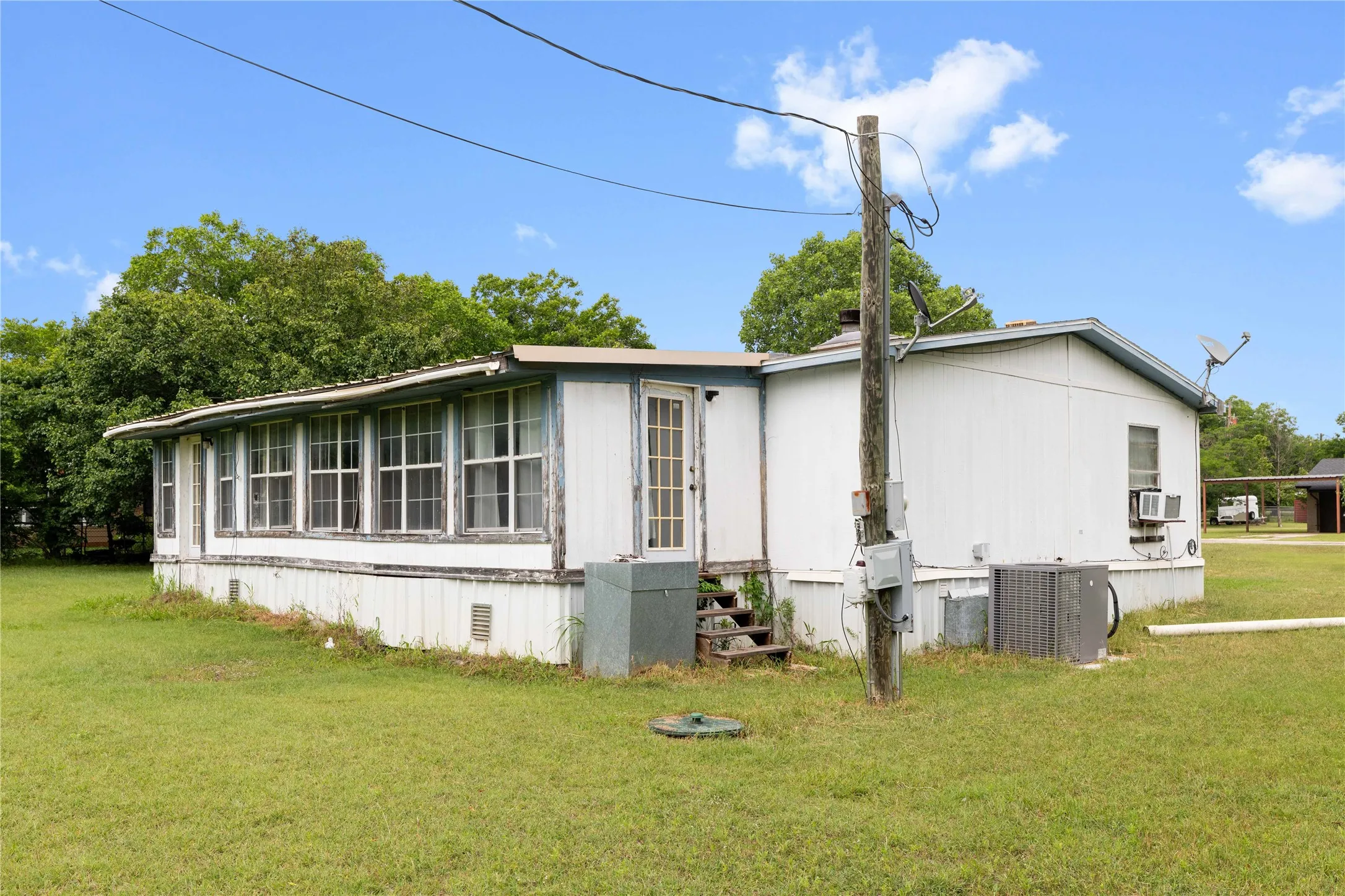 Single Family Residence For Sale in Brown County , 210 7th Street, Blanket, Texas 76432, 3 Bedroom, 2 Bathroom, Garage spaces, 1,926 Sqft, built in 1998, mls#21275507, Real Estate Agent in Blanket, Homes For Sale in Brown county, Homes For Sale in Blanket, Realtor in Blanket Texas, Real Estate Brokerage Independent Realty Texas, Luminita Cordes Realtor