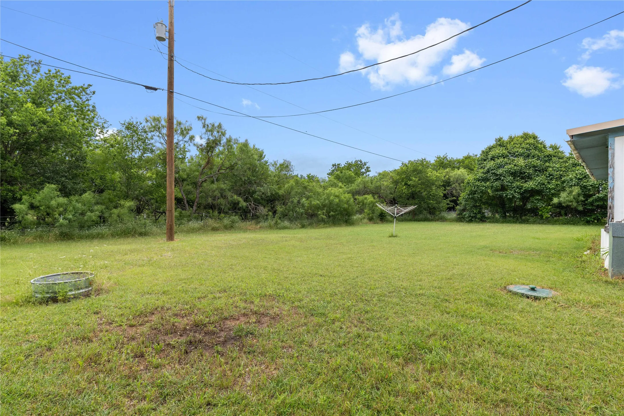 Single Family Residence For Sale in Brown County , 210 7th Street, Blanket, Texas 76432, 3 Bedroom, 2 Bathroom, Garage spaces, 1,926 Sqft, built in 1998, mls#21275507, Real Estate Agent in Blanket, Homes For Sale in Brown county, Homes For Sale in Blanket, Realtor in Blanket Texas, Real Estate Brokerage Independent Realty Texas, Luminita Cordes Realtor