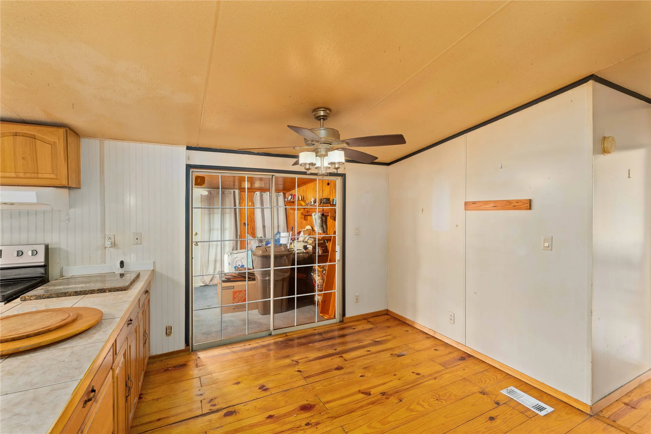 Single Family Residence For Sale in Brown County , 210 7th Street, Blanket, Texas 76432, 3 Bedroom, 2 Bathroom, Garage spaces, 1,926 Sqft, built in 1998, mls#21275507, Real Estate Agent in Blanket, Homes For Sale in Brown county, Homes For Sale in Blanket, Realtor in Blanket Texas, Real Estate Brokerage Independent Realty Texas, Luminita Cordes Realtor